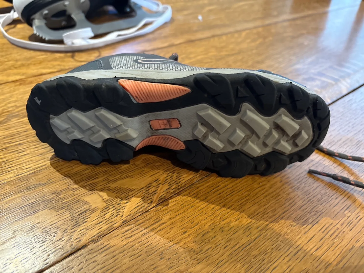 Girls' US Size 1, Softshell Hiking Shoes image indicator(3)