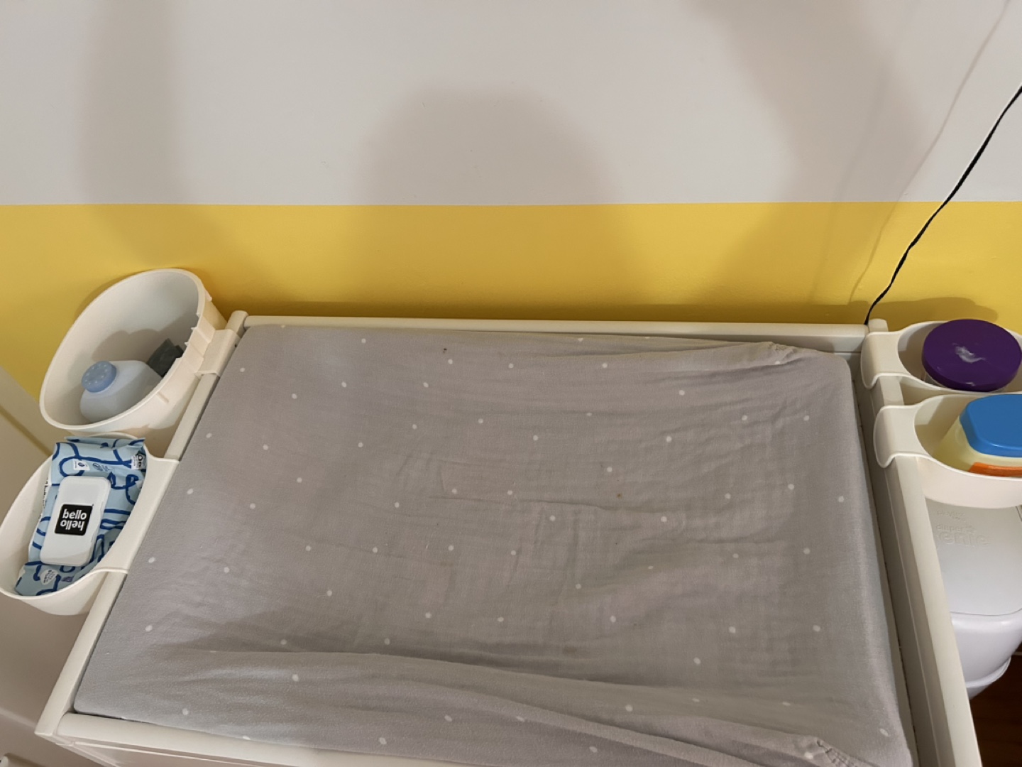White Changing Table, Storage Buckets, Mat and 2 Sheets - photo 2