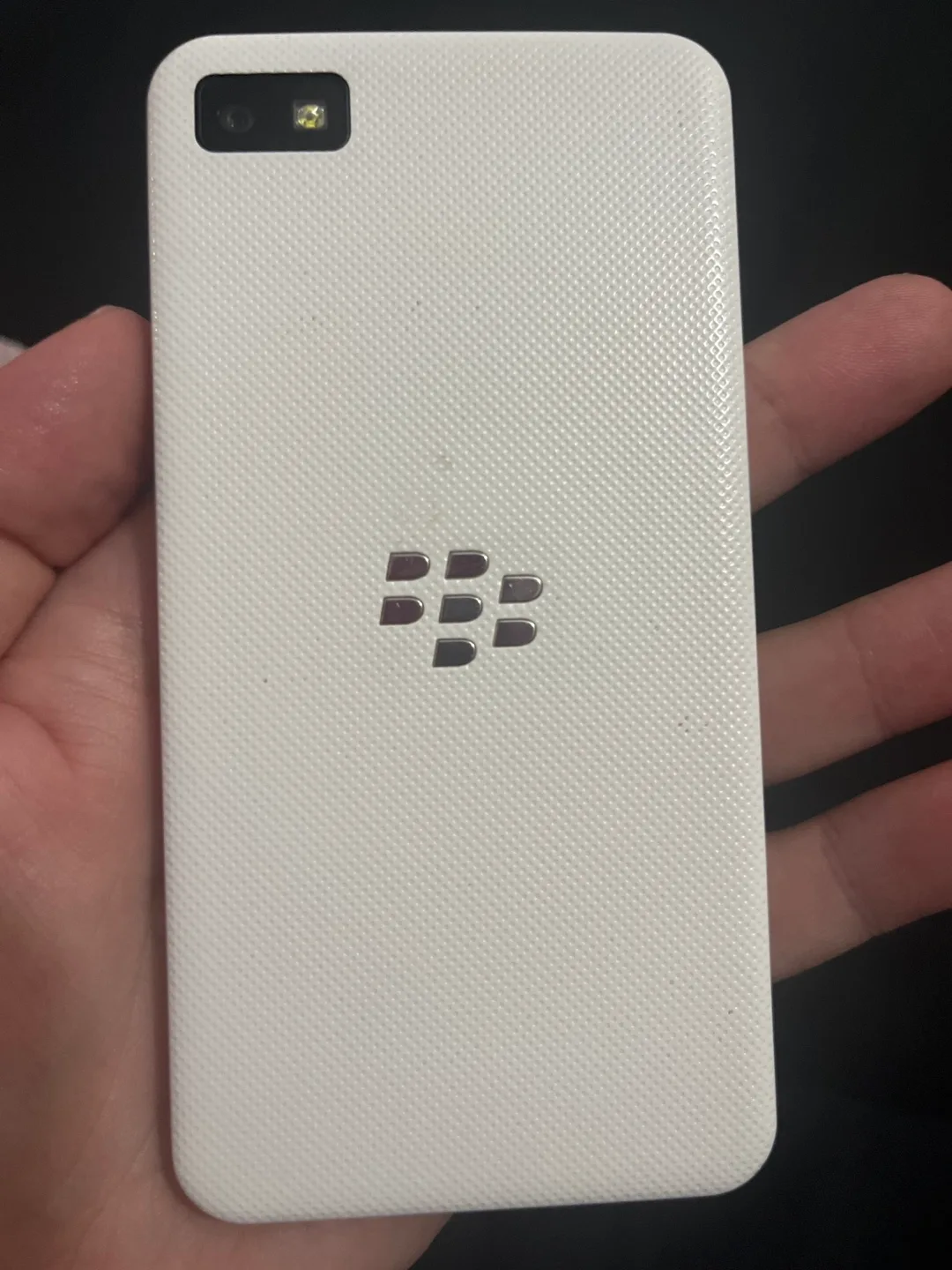 BlackBerry Z10 Smartphone - White image indicator(2)