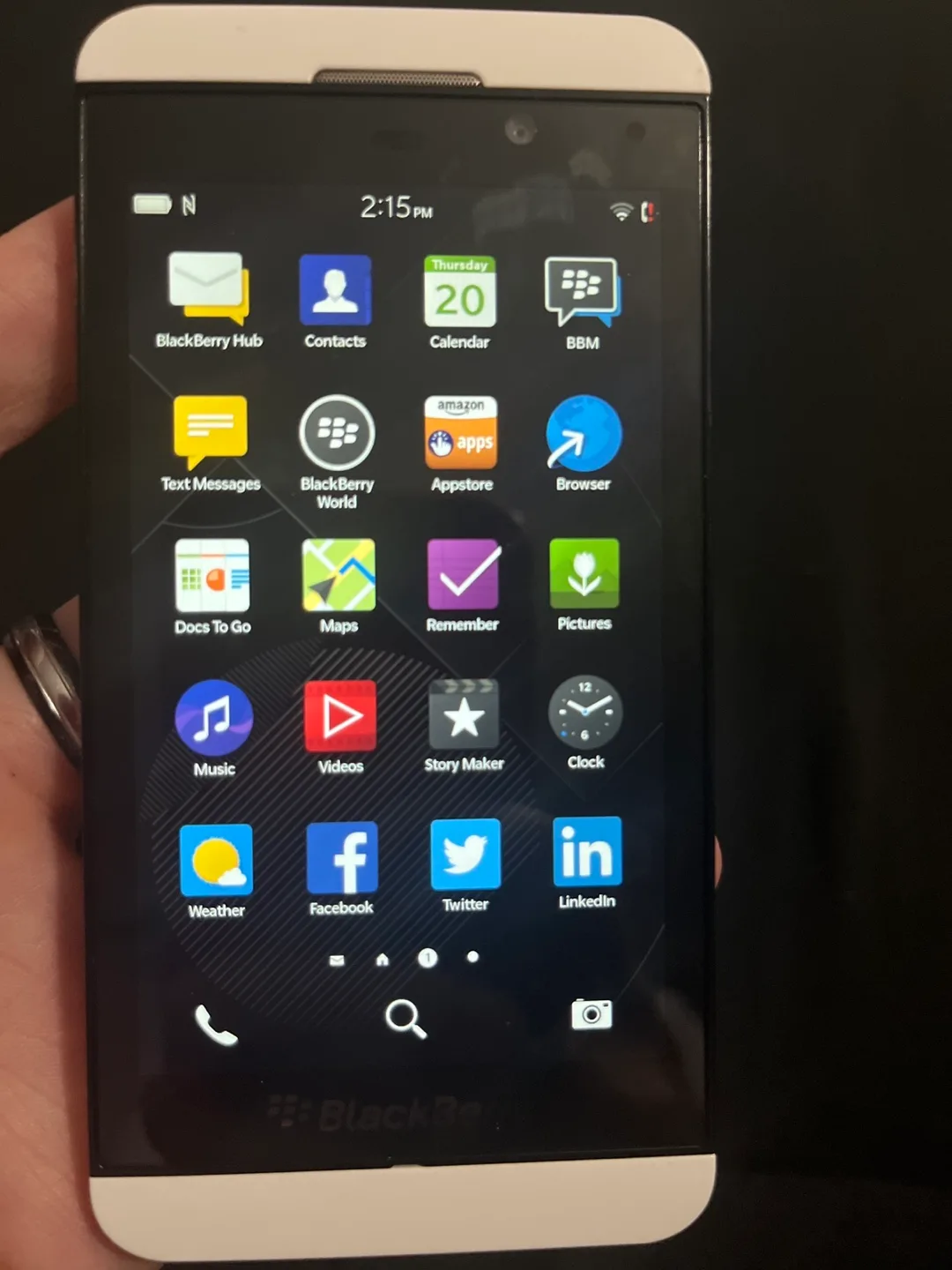 BlackBerry Z10 Smartphone - White image indicator(4)