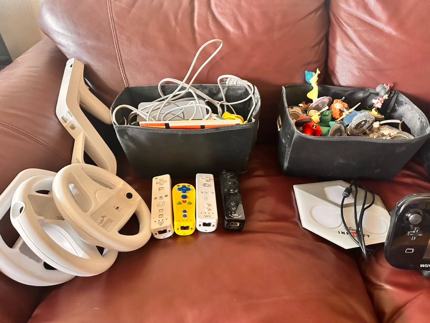 Wii U Console + Games + Accessories Bundle image indicator(4)