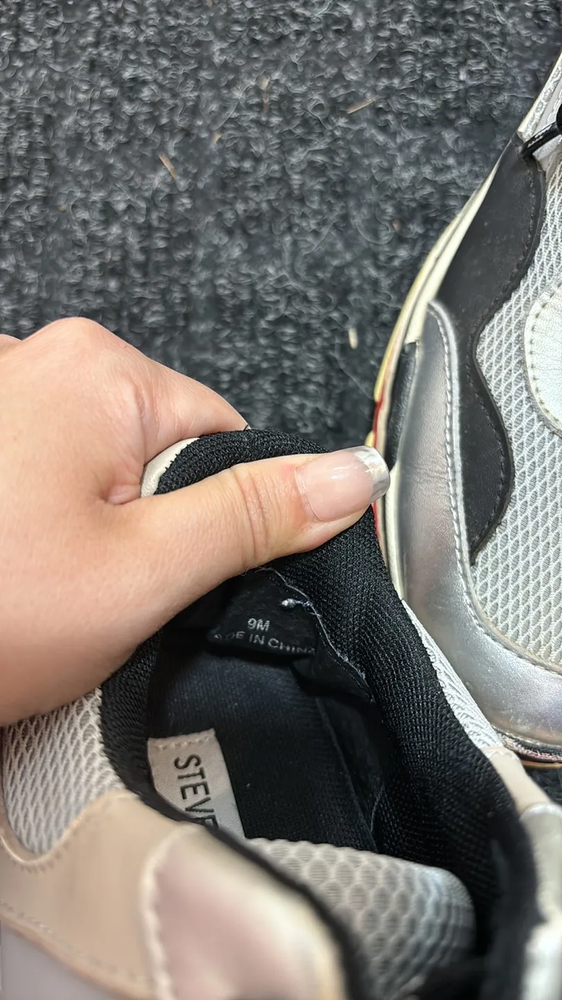 Steve Madden sneakers sz 9 image indicator(9)