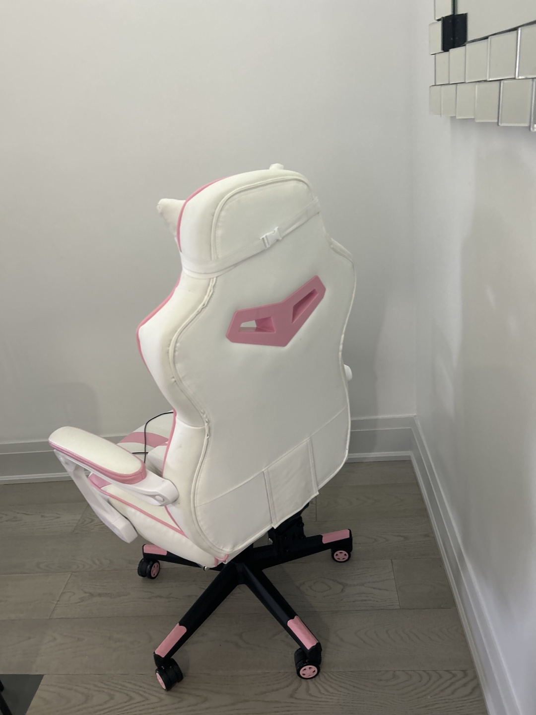 Zeranus Pink and White Gaming Chair - photo 3