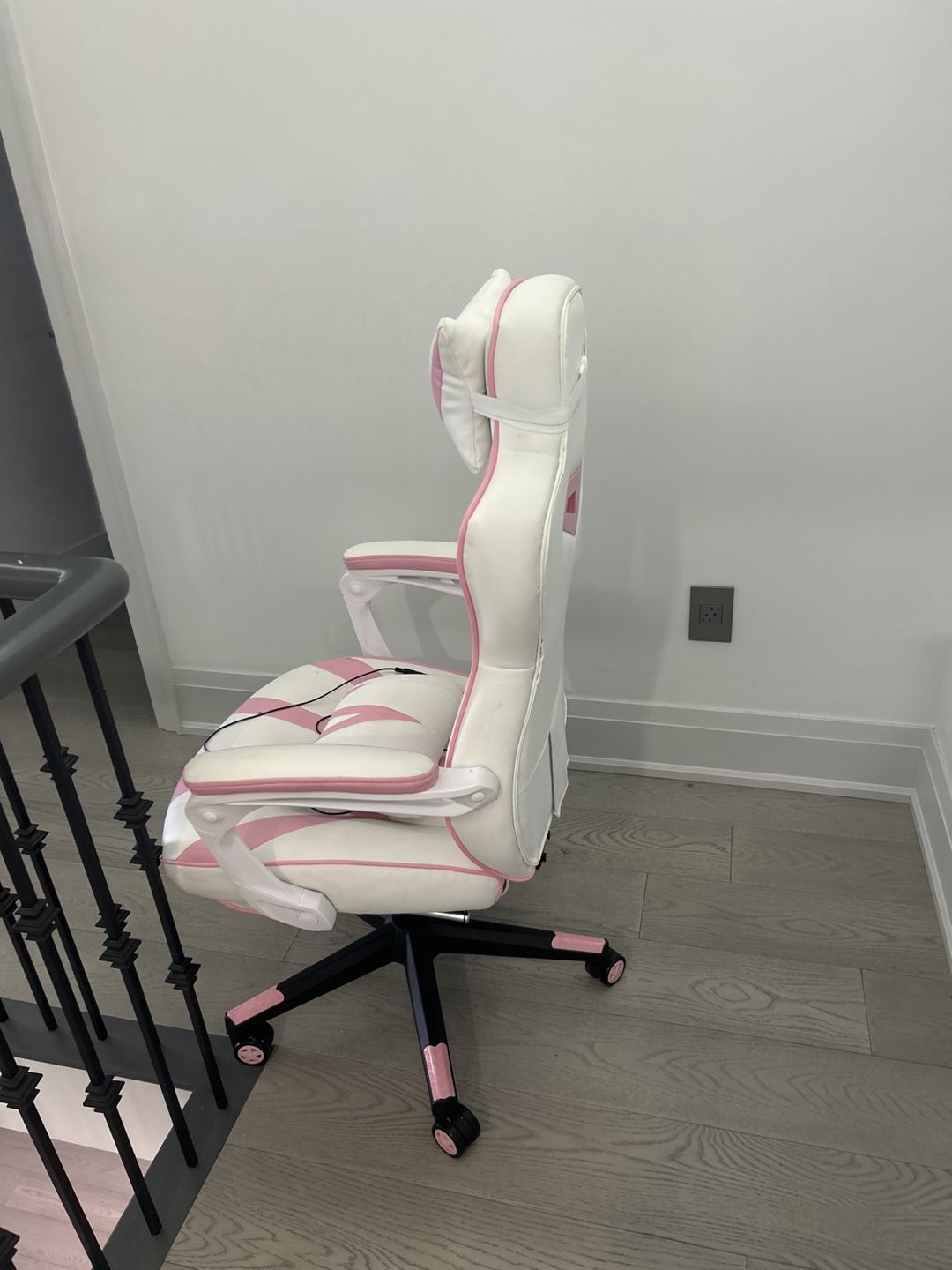 Zeranus Pink and White Gaming Chair - photo 2