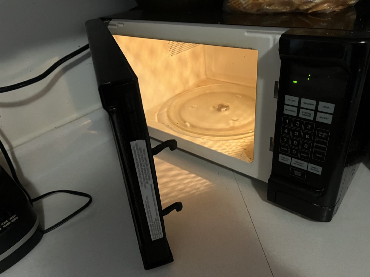 Black countertop microwave - photo 2