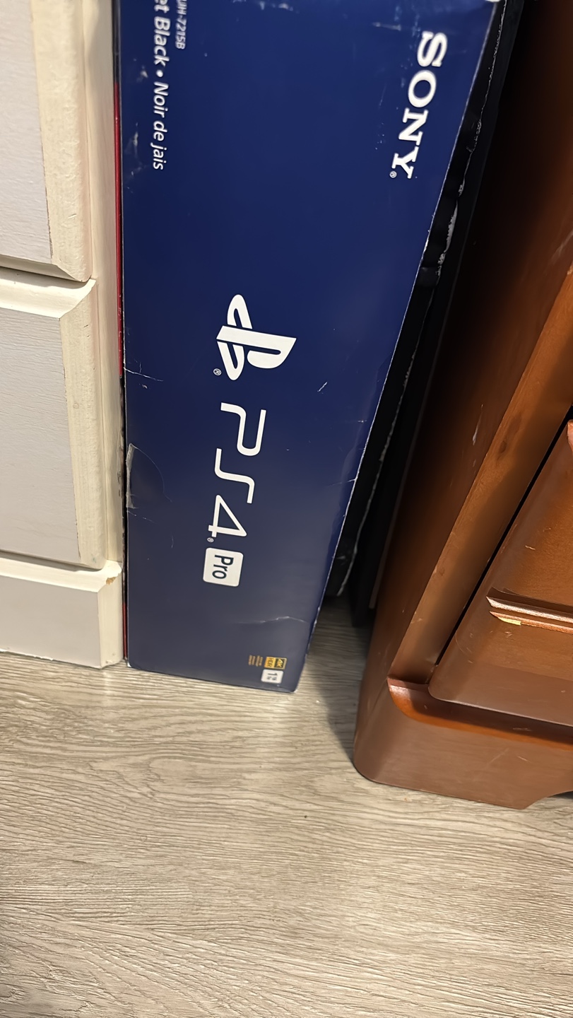 PS4 pro and slim consoles