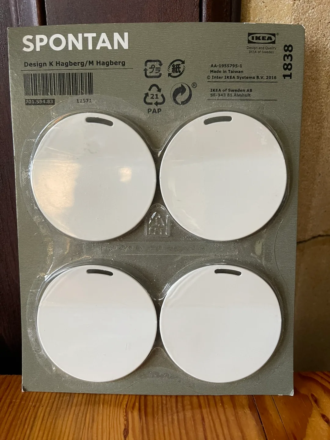IKEA SPONTAN White Round Magnets (Pack of 8) image indicator(3)
