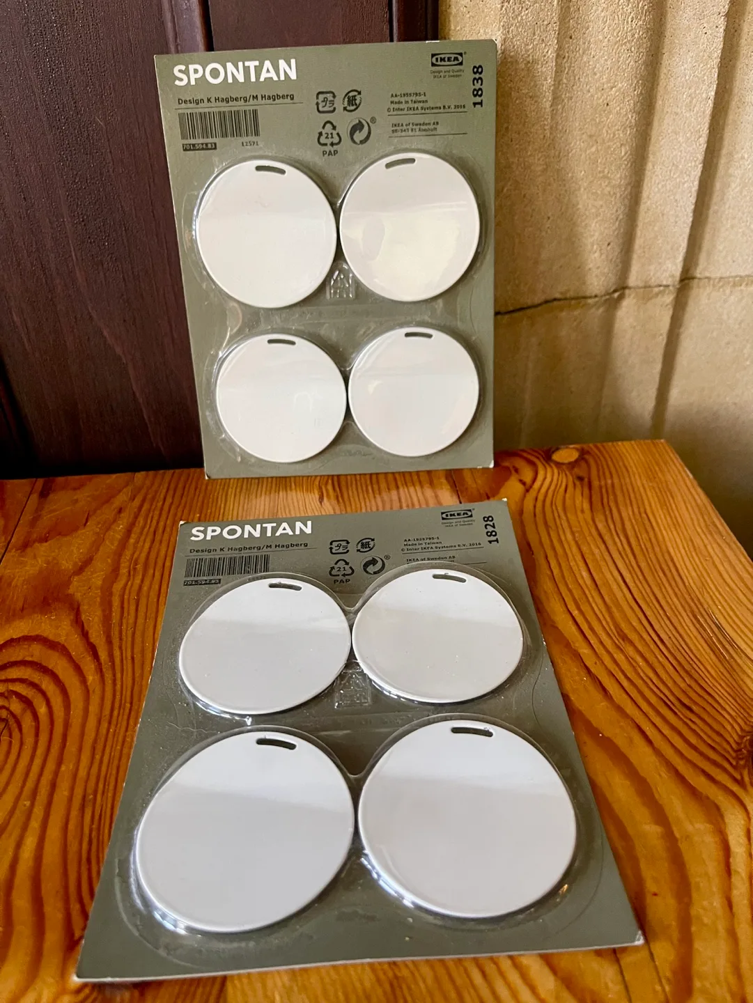IKEA SPONTAN White Round Magnets (Pack of 8) image indicator(2)