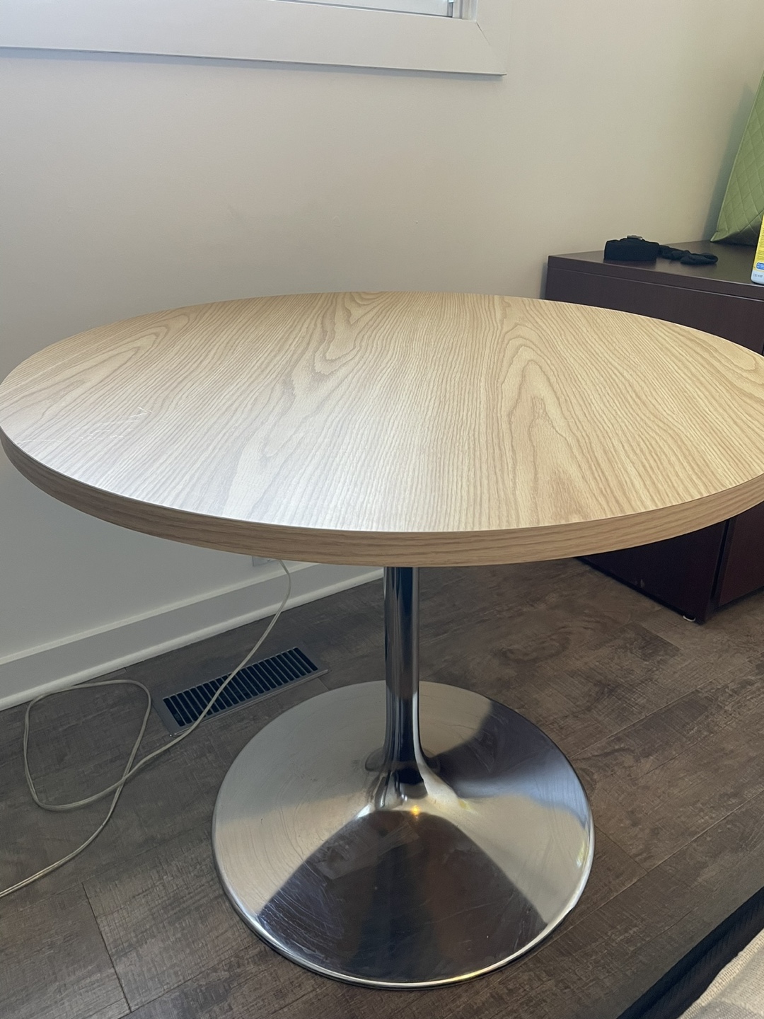 Round Table - Light Wood Finish - photo 5