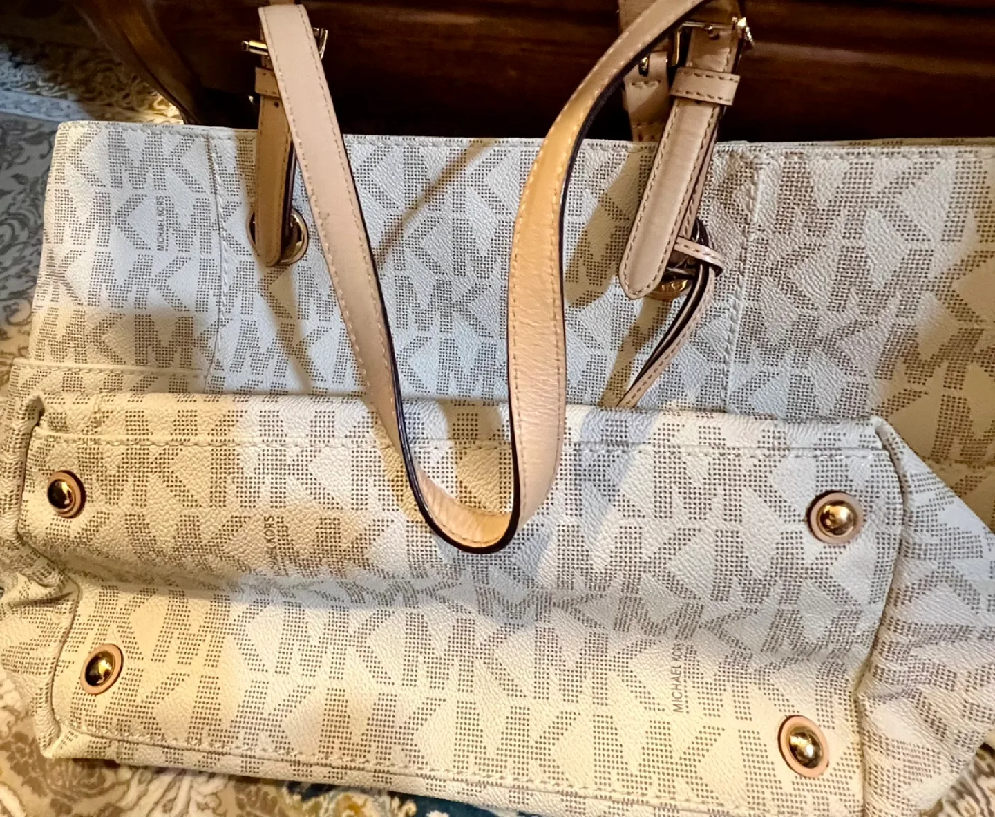 Michael Kors Signature Tote Bag image indicator(2)