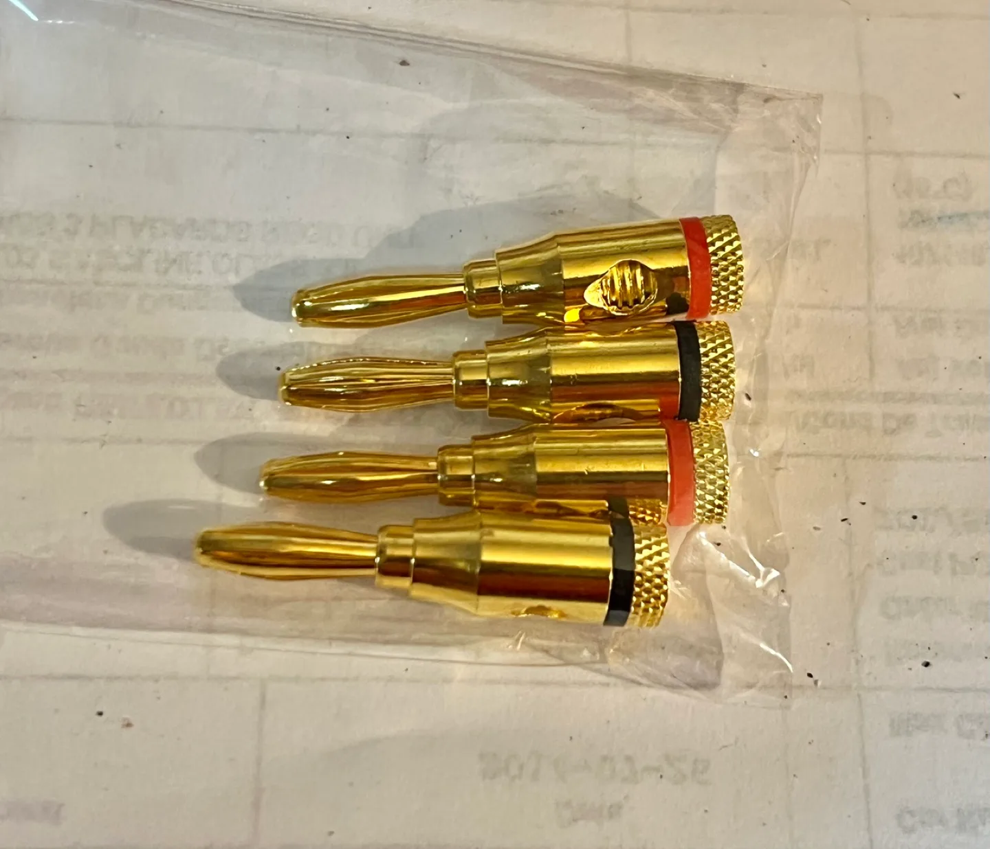 Speaker wires with banana plugs image indicator(2)