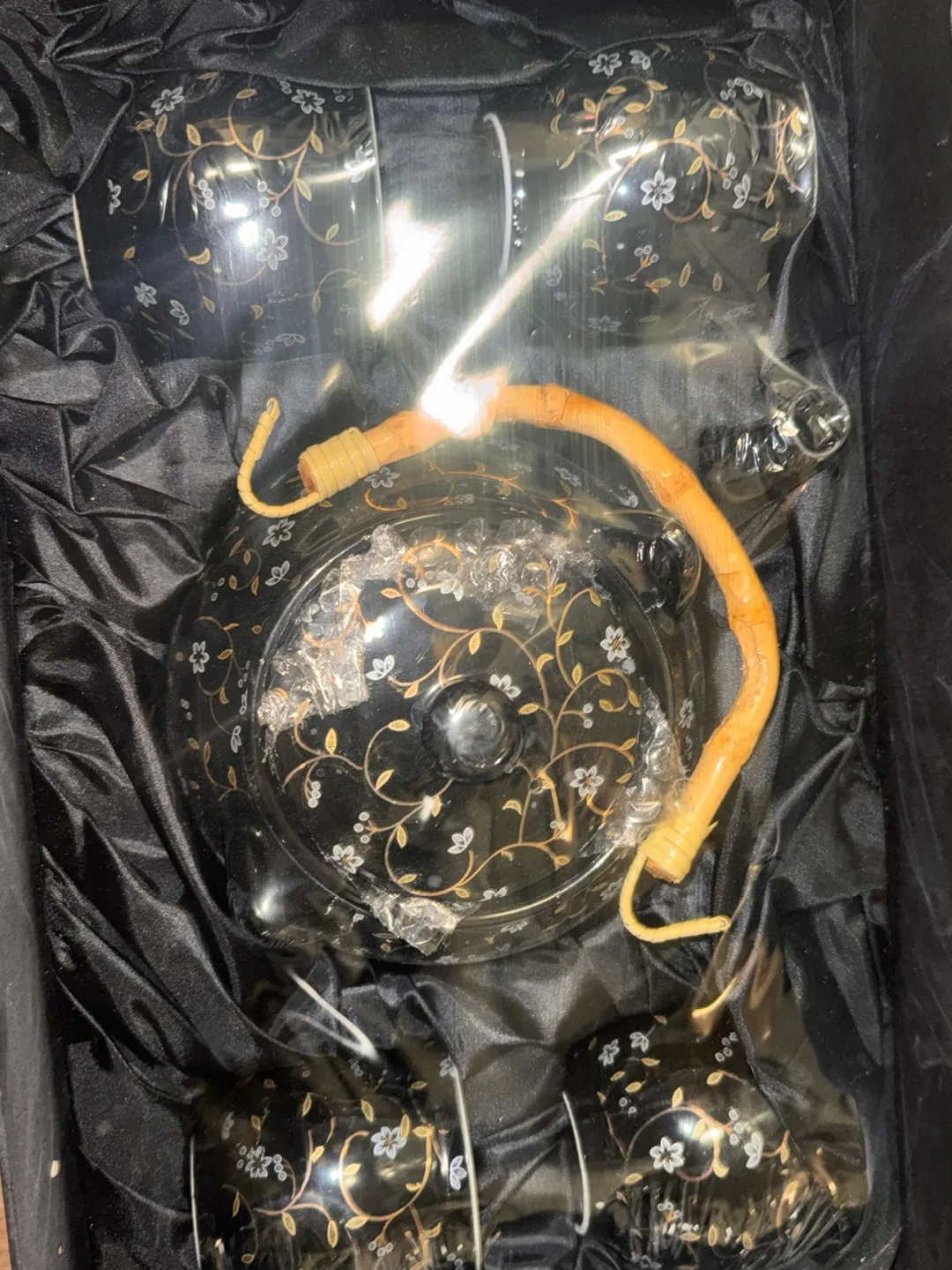 Elegant Black Tea Set with Gold Accents image indicator(6)