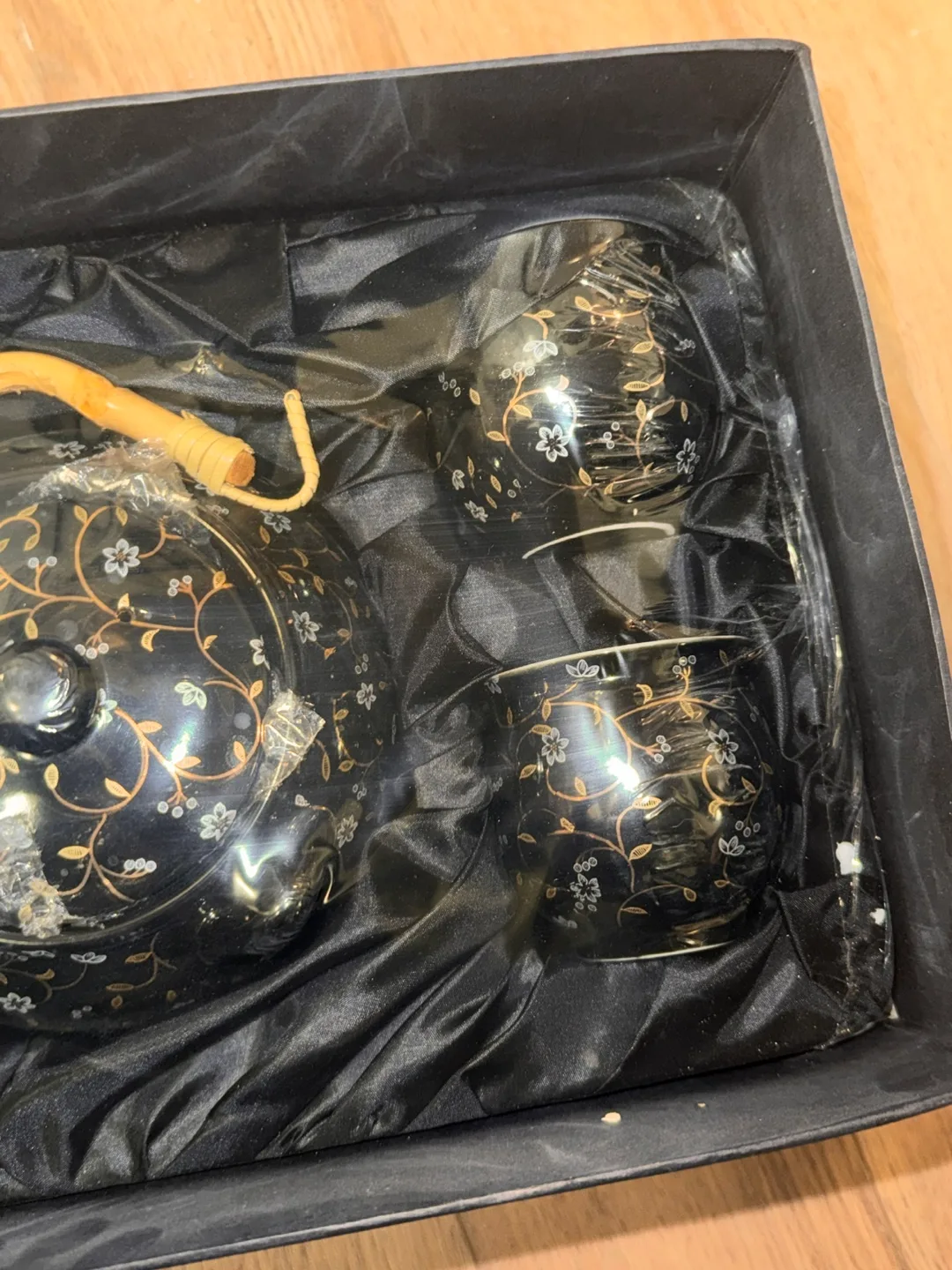 Elegant Black Tea Set with Gold Accents image indicator(5)