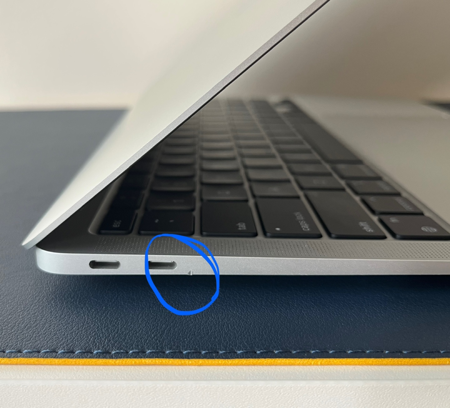 M1 MacBook Air 11” - photo 3