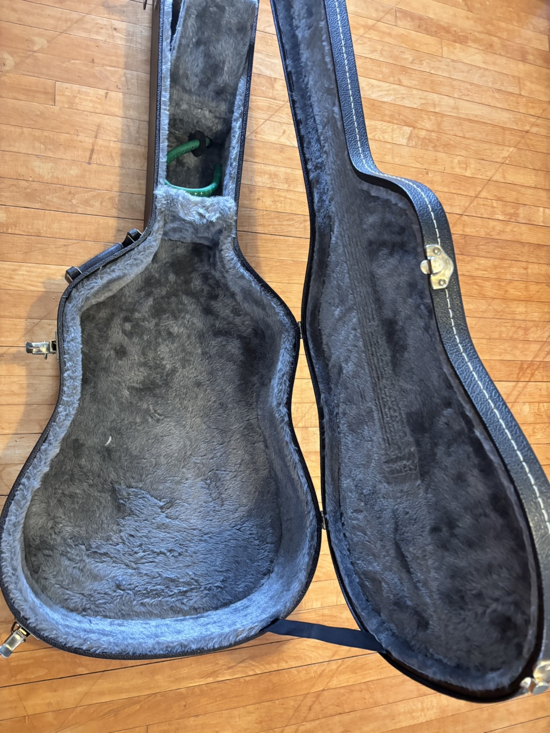 Acoustic Guitar Hard Case - photo 2