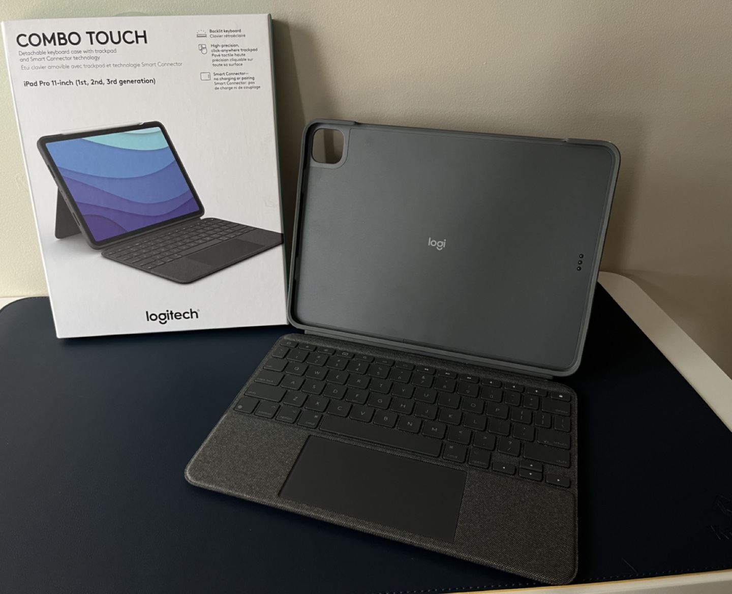 Logitech Combo Touch Keyboard Case for 11-inch iPad Pro - photo 2