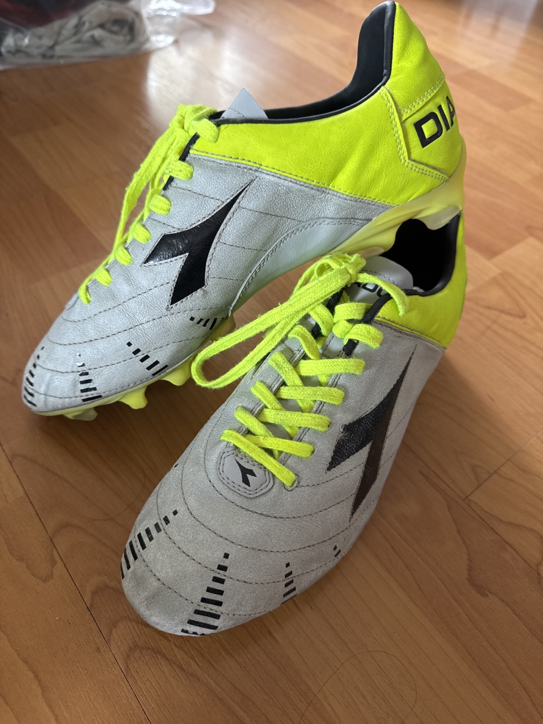 Diadora Men's Soccer shoes - Size 8.5