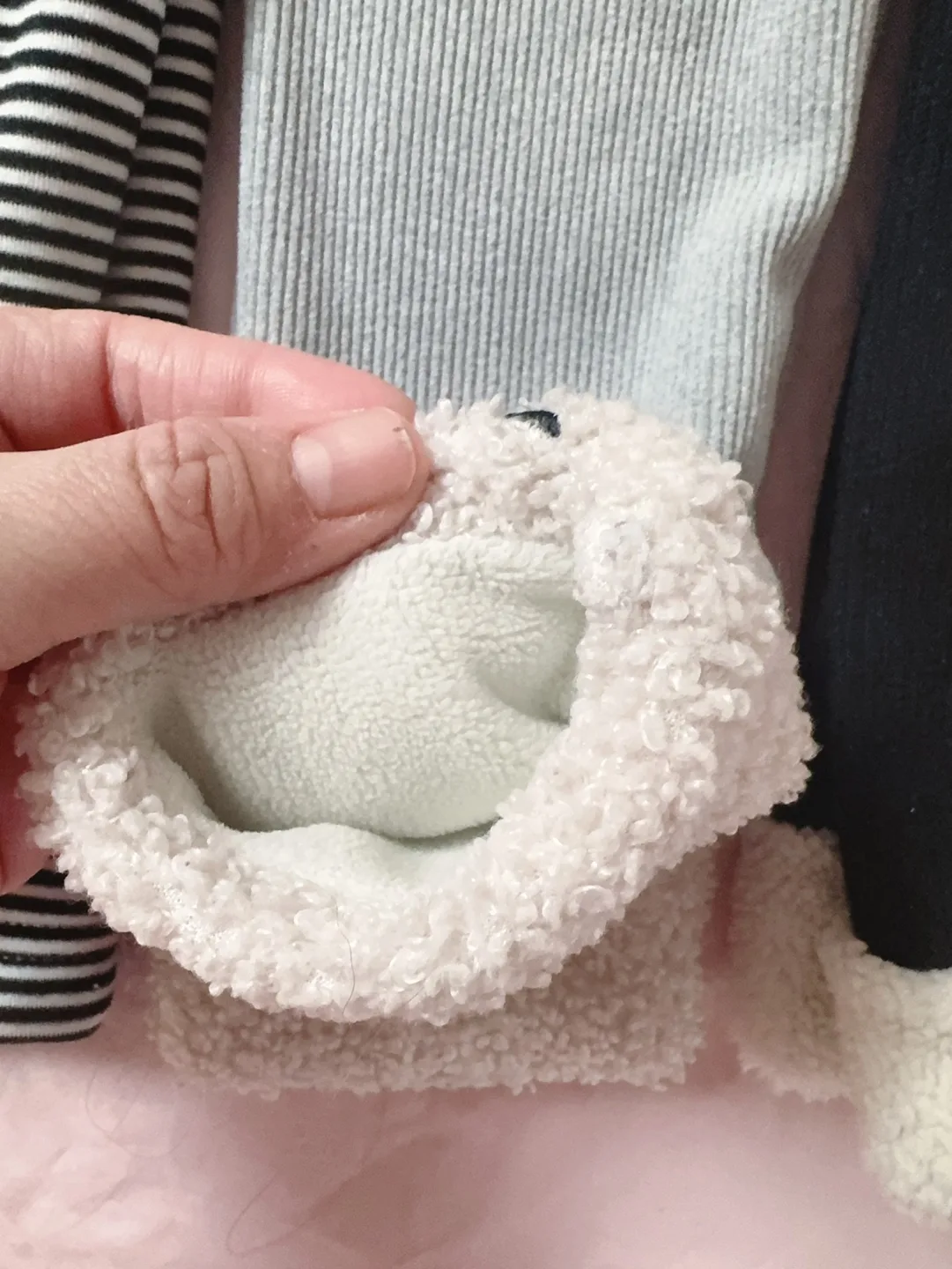 Three pairs of 3-4T girl’s fleece-lined leggings image indicator(3)