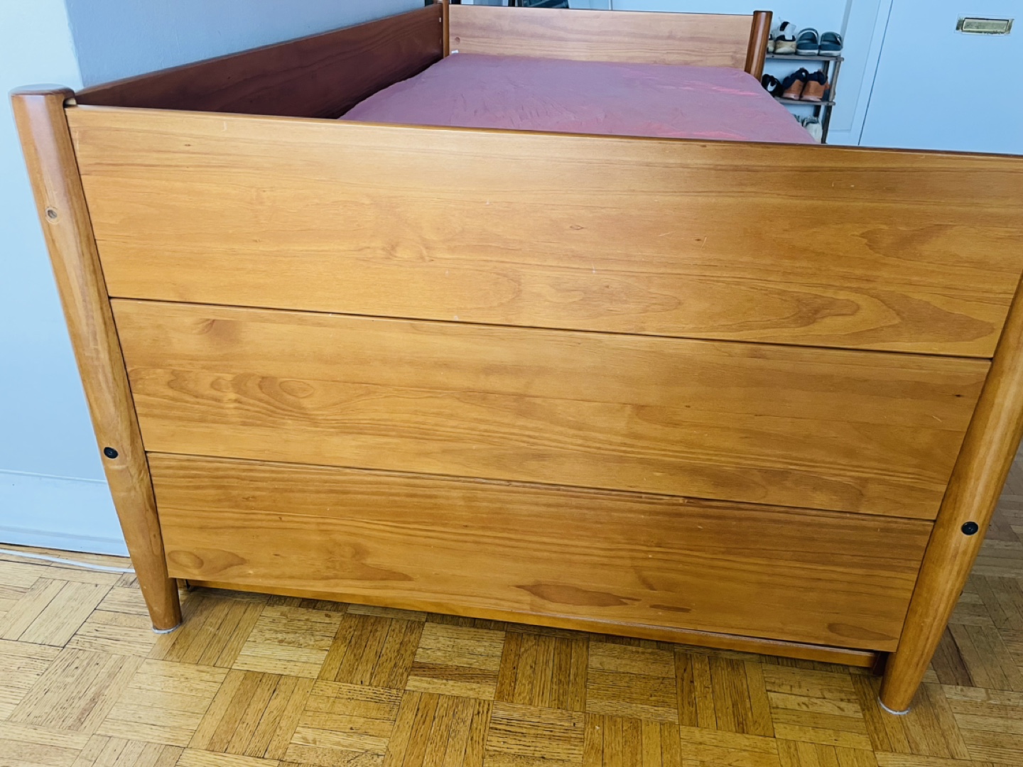 Wooden Daybed with Trundle - photo 3
