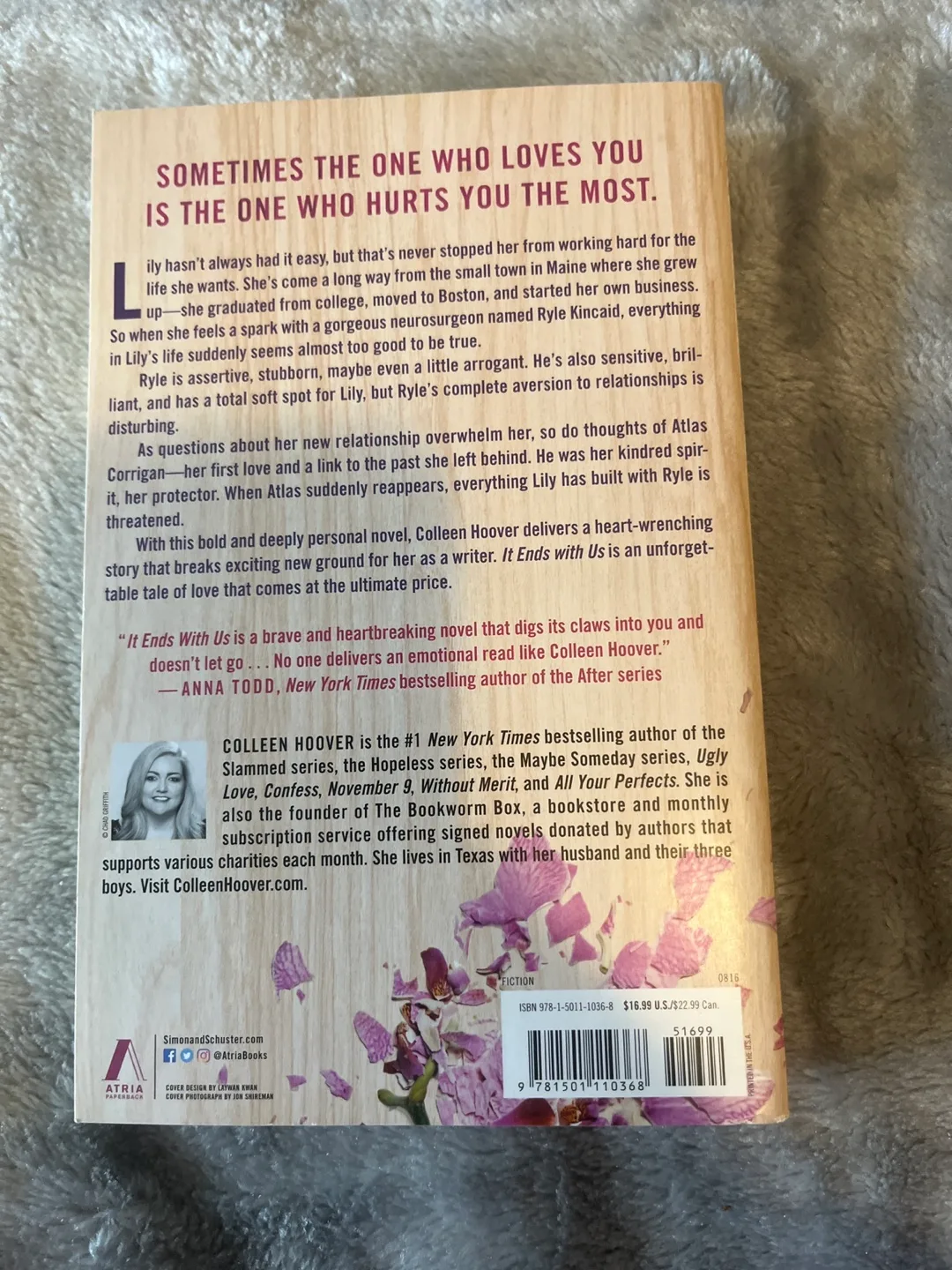 It Ends With Us by Colleen Hoover - Hardcover Novel image indicator(2)