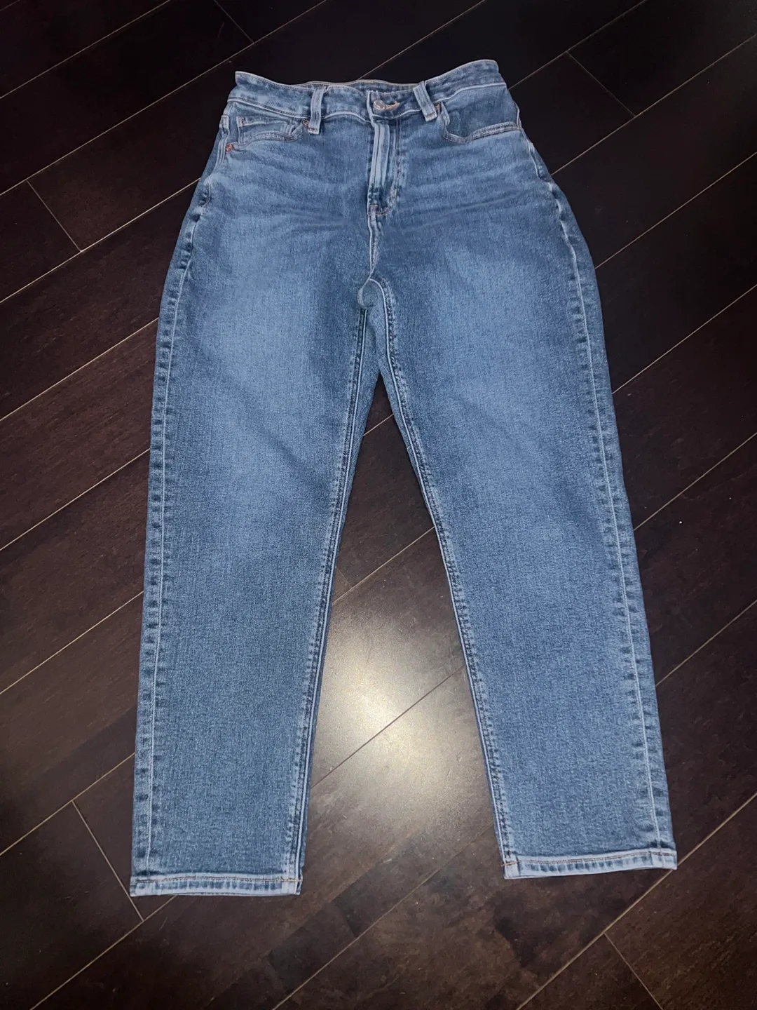 American Eagle stretch Mom Jean, Size 2 Short image indicator(3)