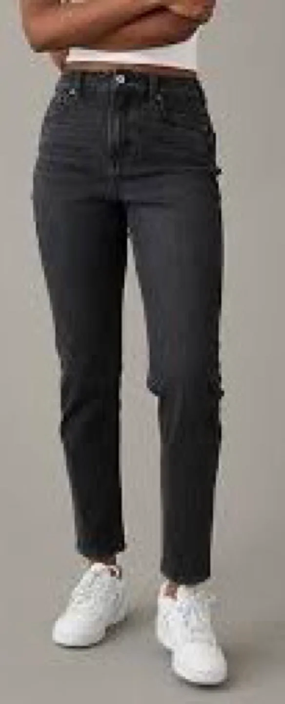 American Eagle stretch Mom Jean, Size 2 Short image indicator(7)