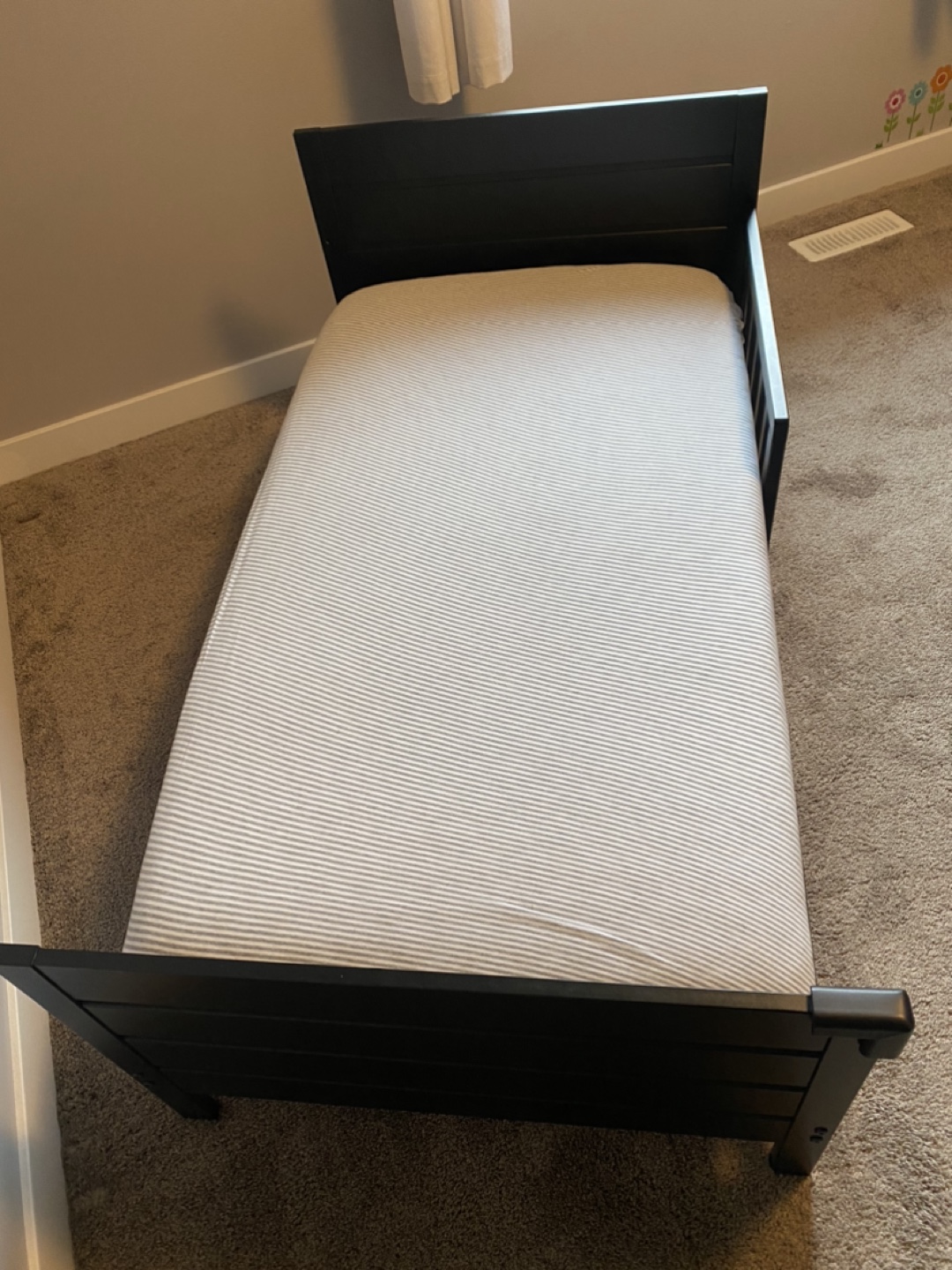 Toddler bed with mattress and guard rail - photo 2
