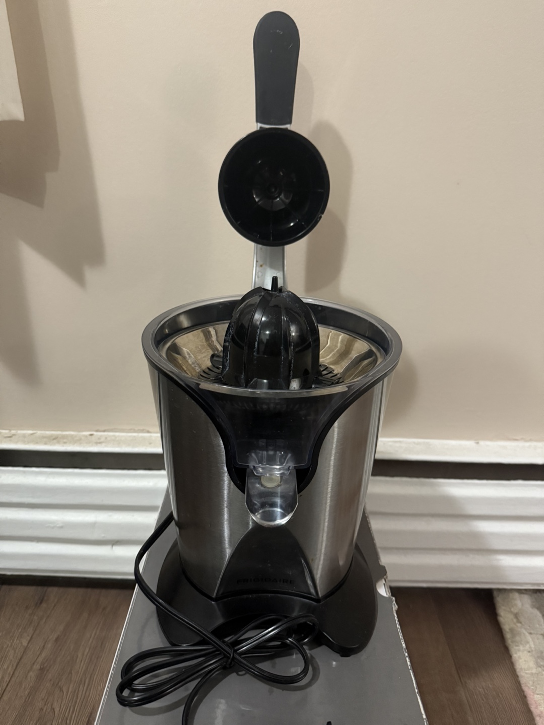 Frigidaire Electric Citrus Juicer - Stainless Steel - photo 4