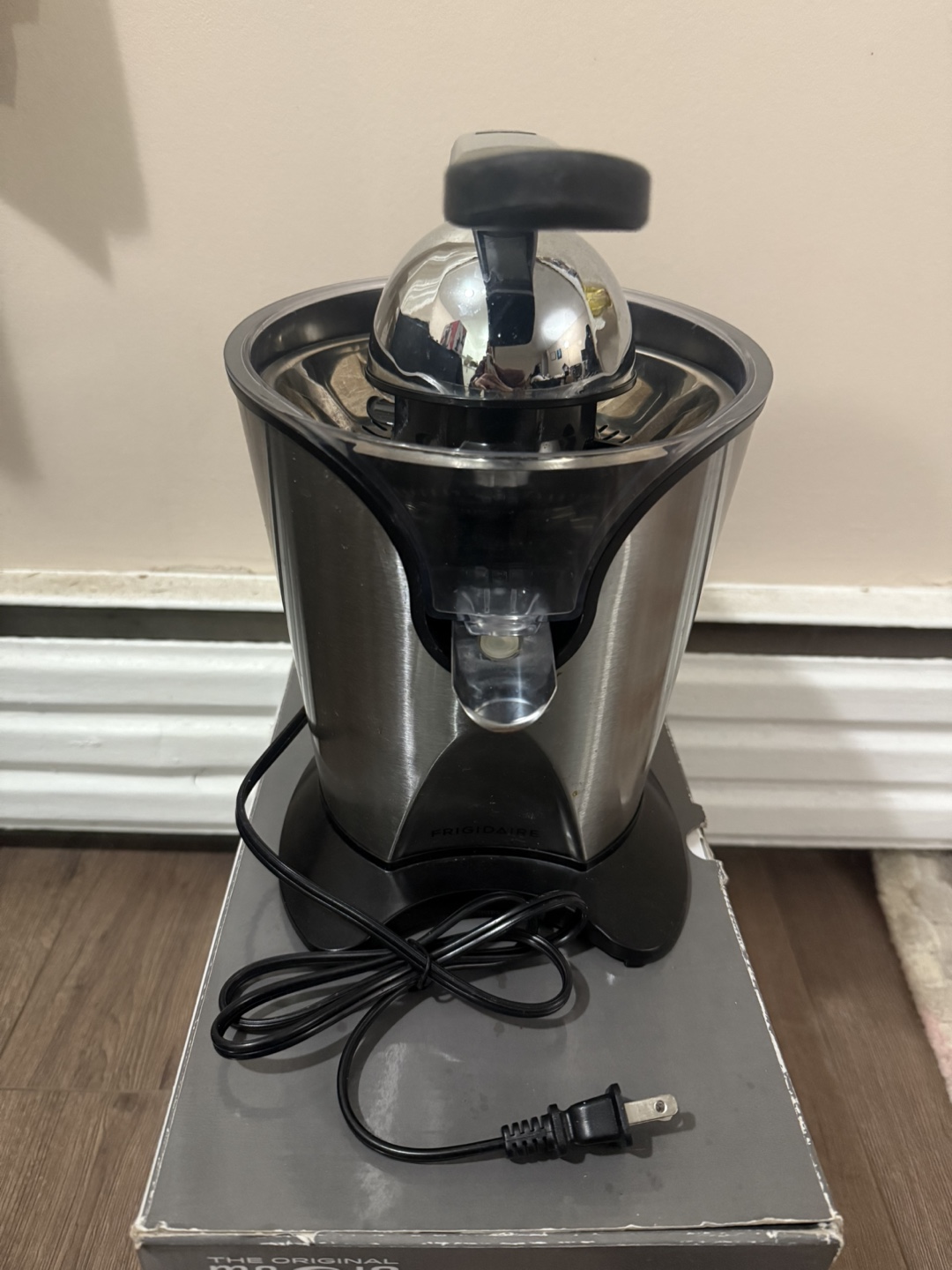 Frigidaire Electric Citrus Juicer - Stainless Steel - photo 3