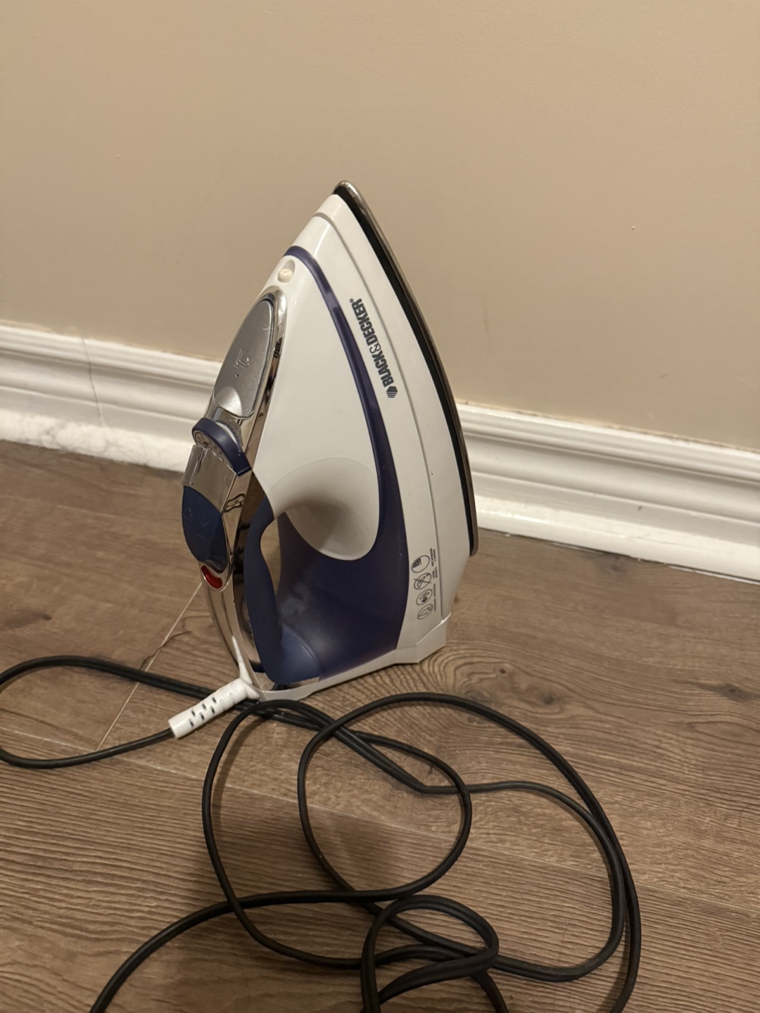 Black + Decker Steam Iron - photo 2