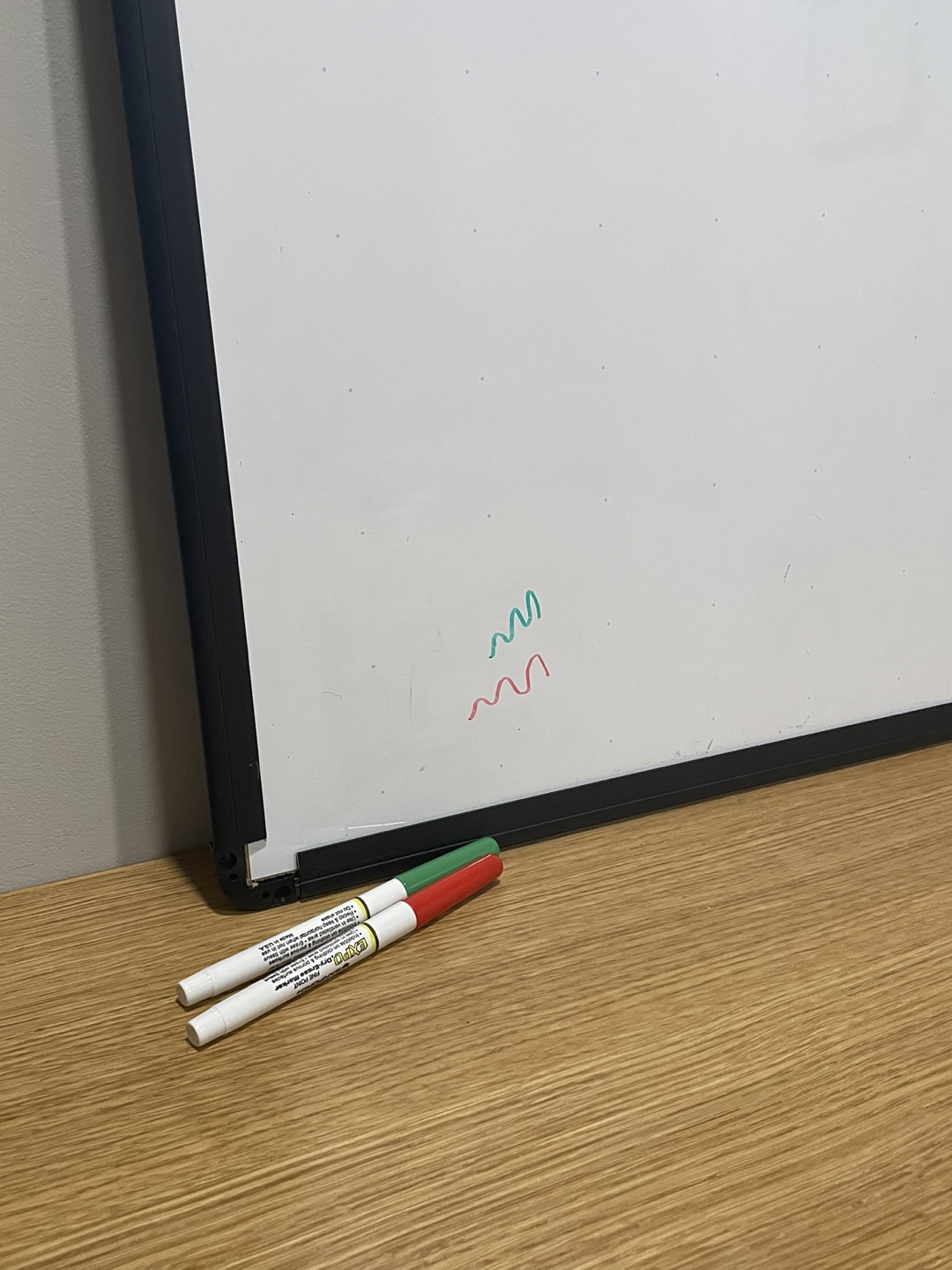 Dry Erase Whiteboard (+2 Markers) - photo 2