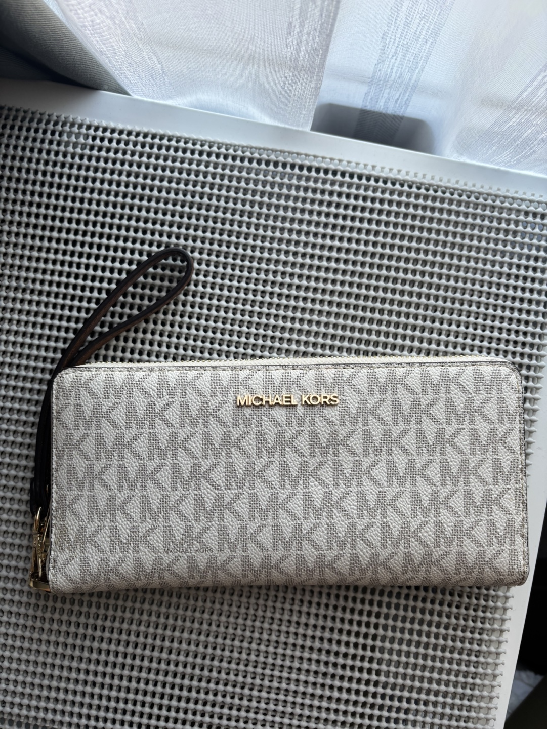 Michael Kors Jet Set Travel Zip-Around Wallet