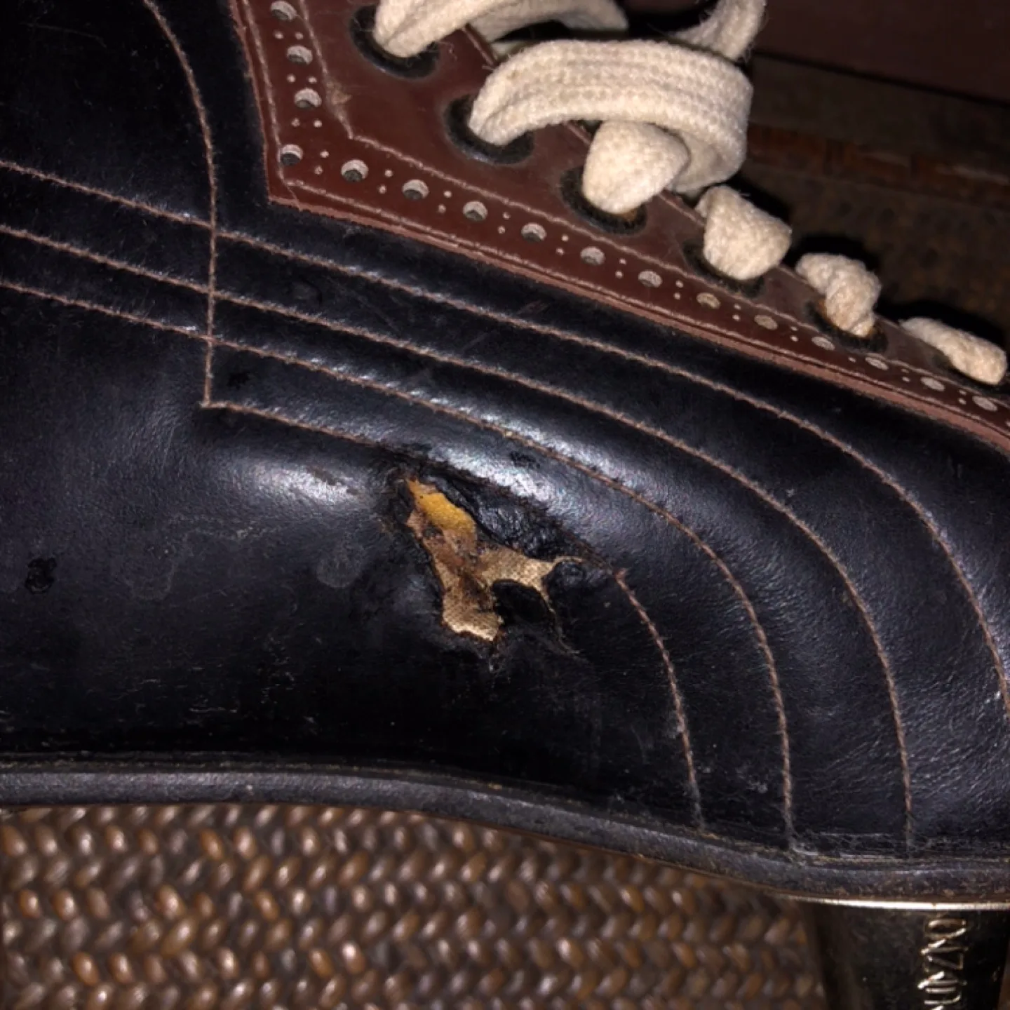 Vintage Mastercraft Ice Skates (750) for decor! image indicator(8)