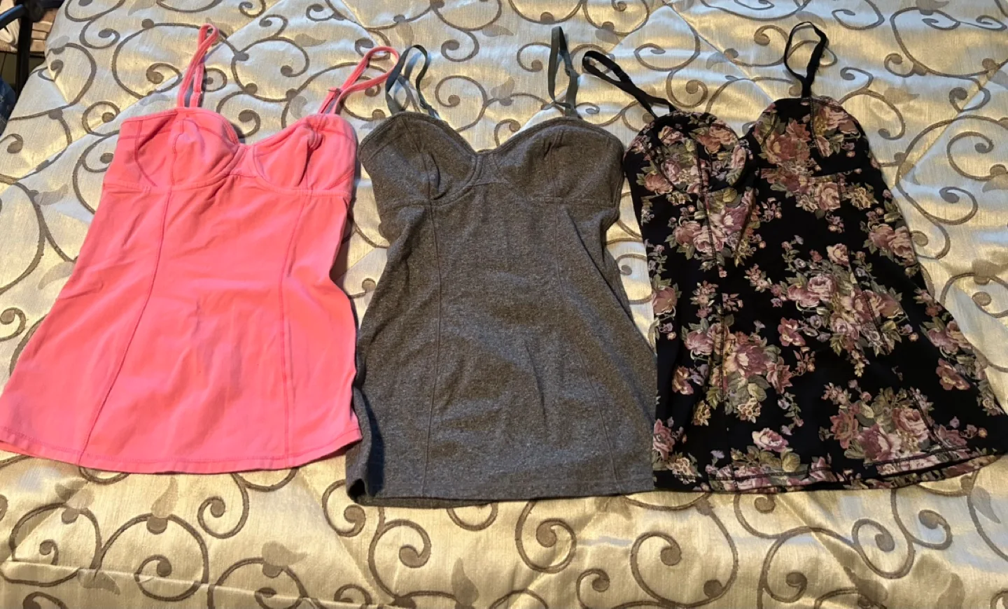 Aritzia Tops XS/S image indicator(2)