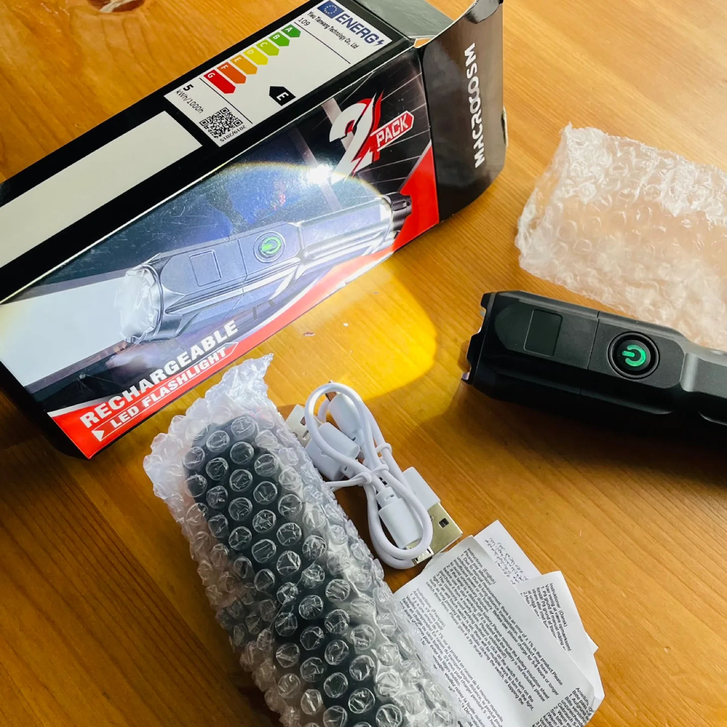 Rechargeable LED Flashlight image indicator(2)