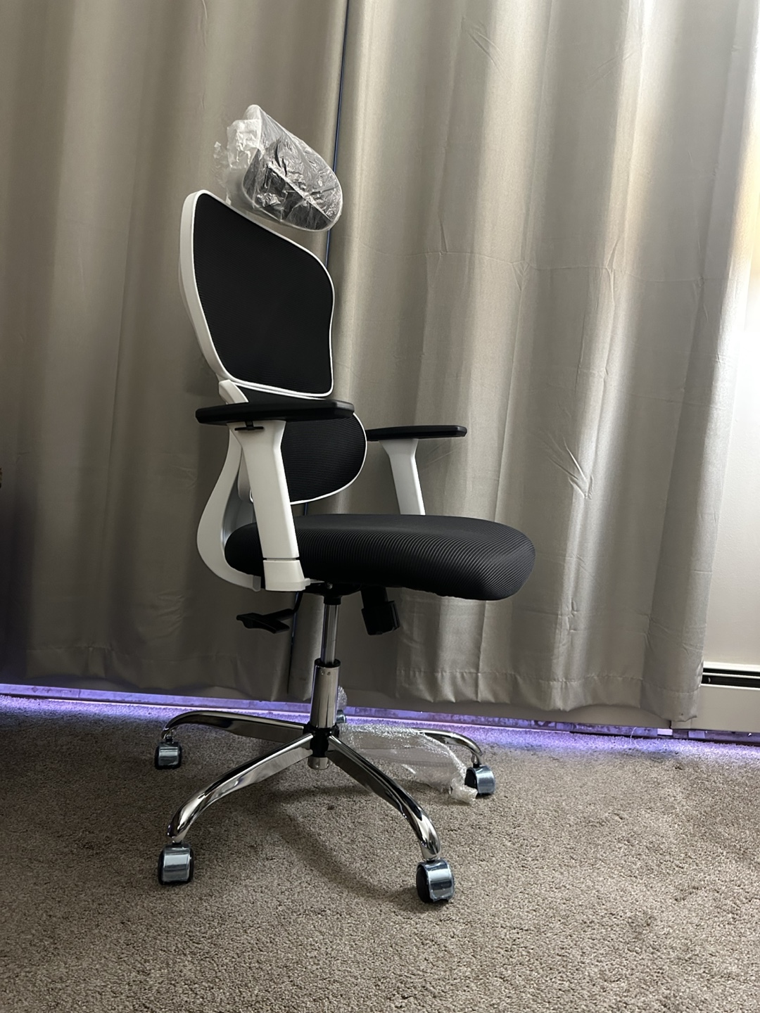 Brand new, original Sytas Mesh Ergonomic Office Chair.