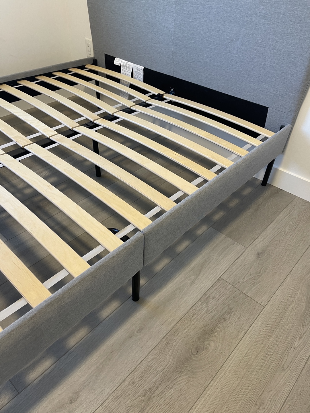 Full size Upholstered Platform Bed Frame - Grey - photo 2