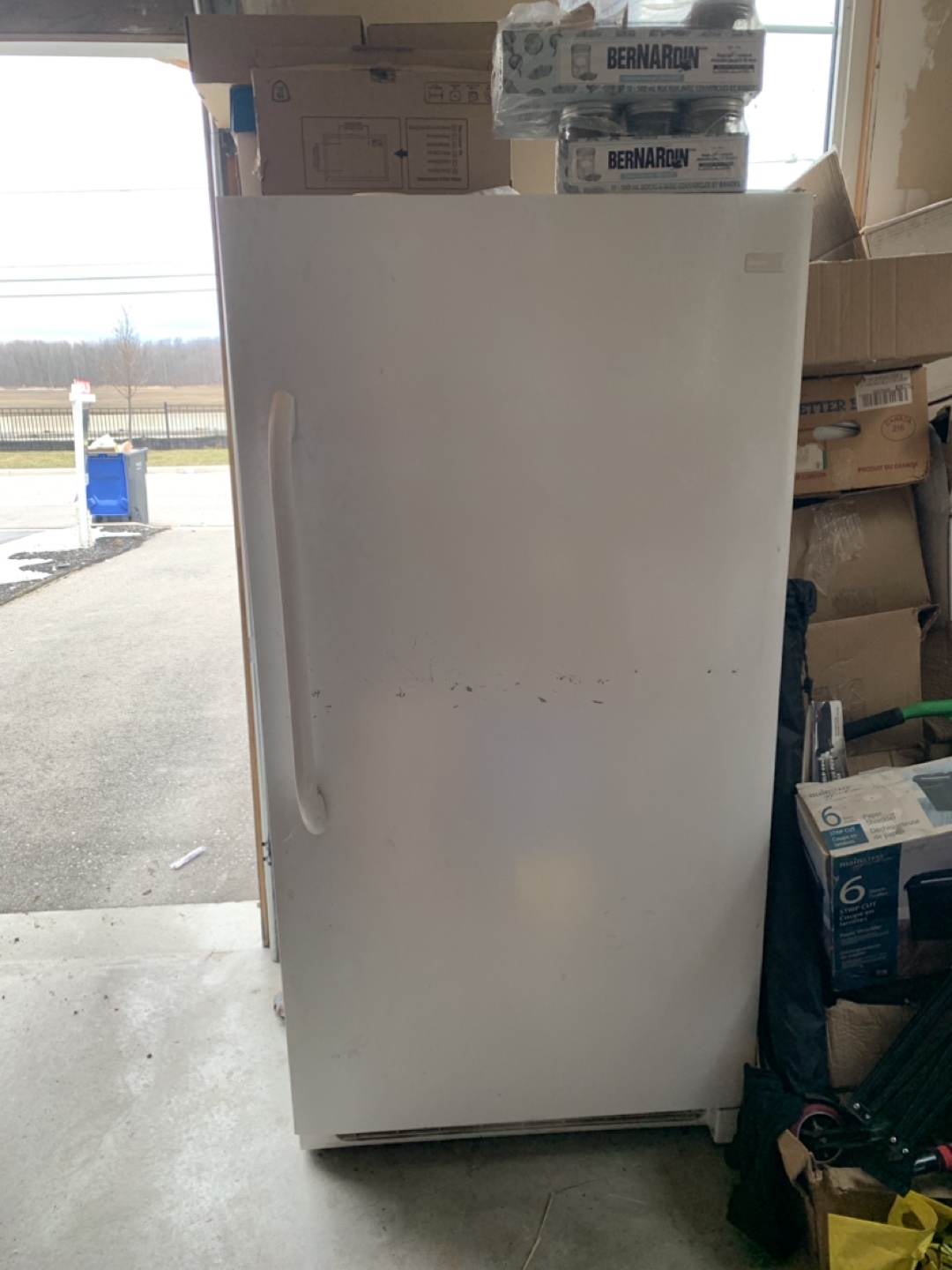 White Upright Freezer - photo 2