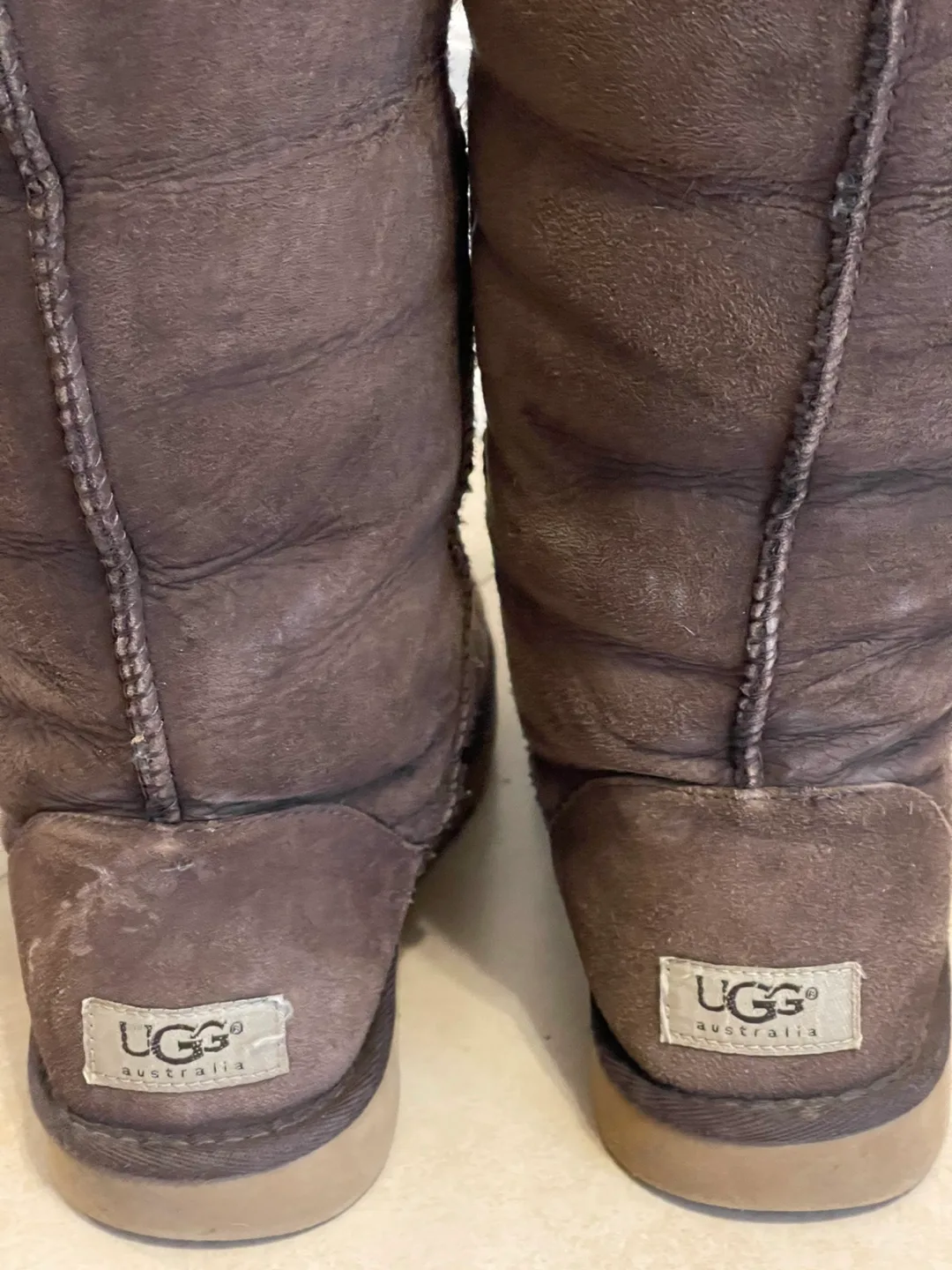 Ladies / Women’s UGG tall boots in Chocolate Brown size 7 image indicator(3)