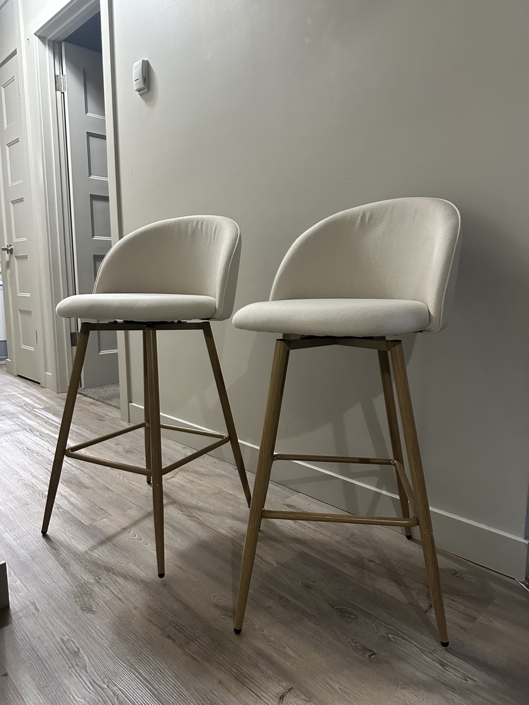 Brand new Set of 2 Asotin 26" Seat Height Upholstered Swivel - photo 2