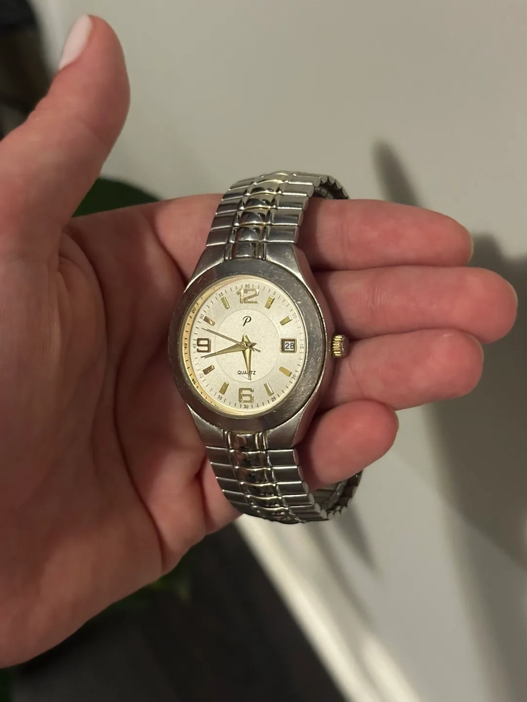 Vintage P Quartz Wristwatch Metal Band image indicator(2)