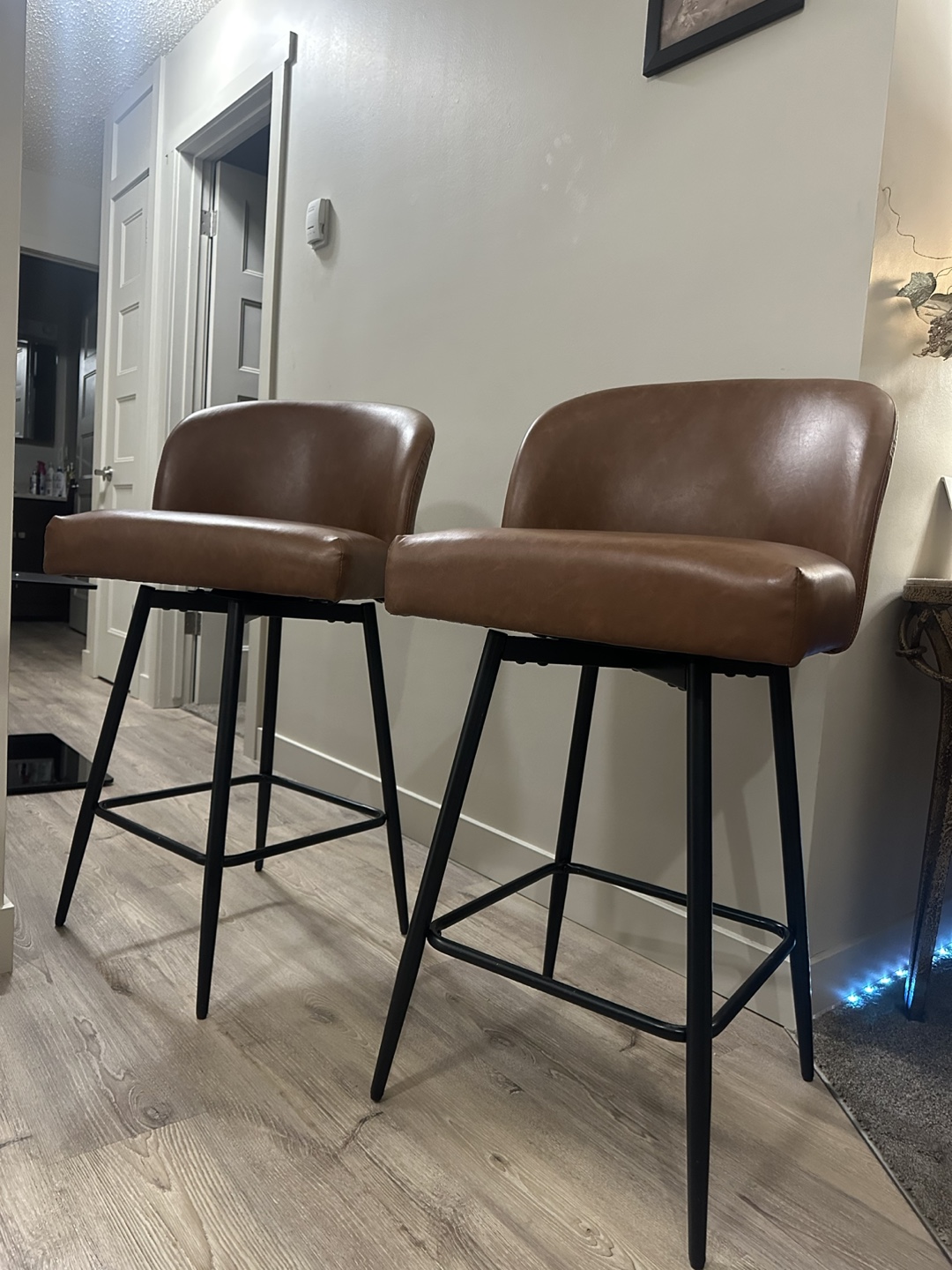 Brand new Benedit Swivel Counter & Bar Stool (Set of 2)