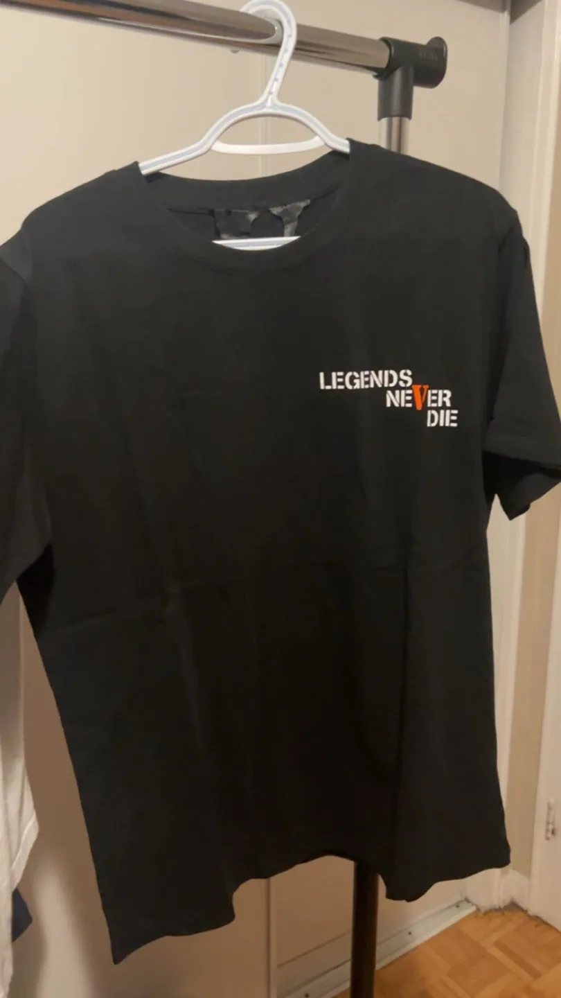(READ DESC) VLONE Legends Never Die Black T-Shirt Size Large image indicator(2)