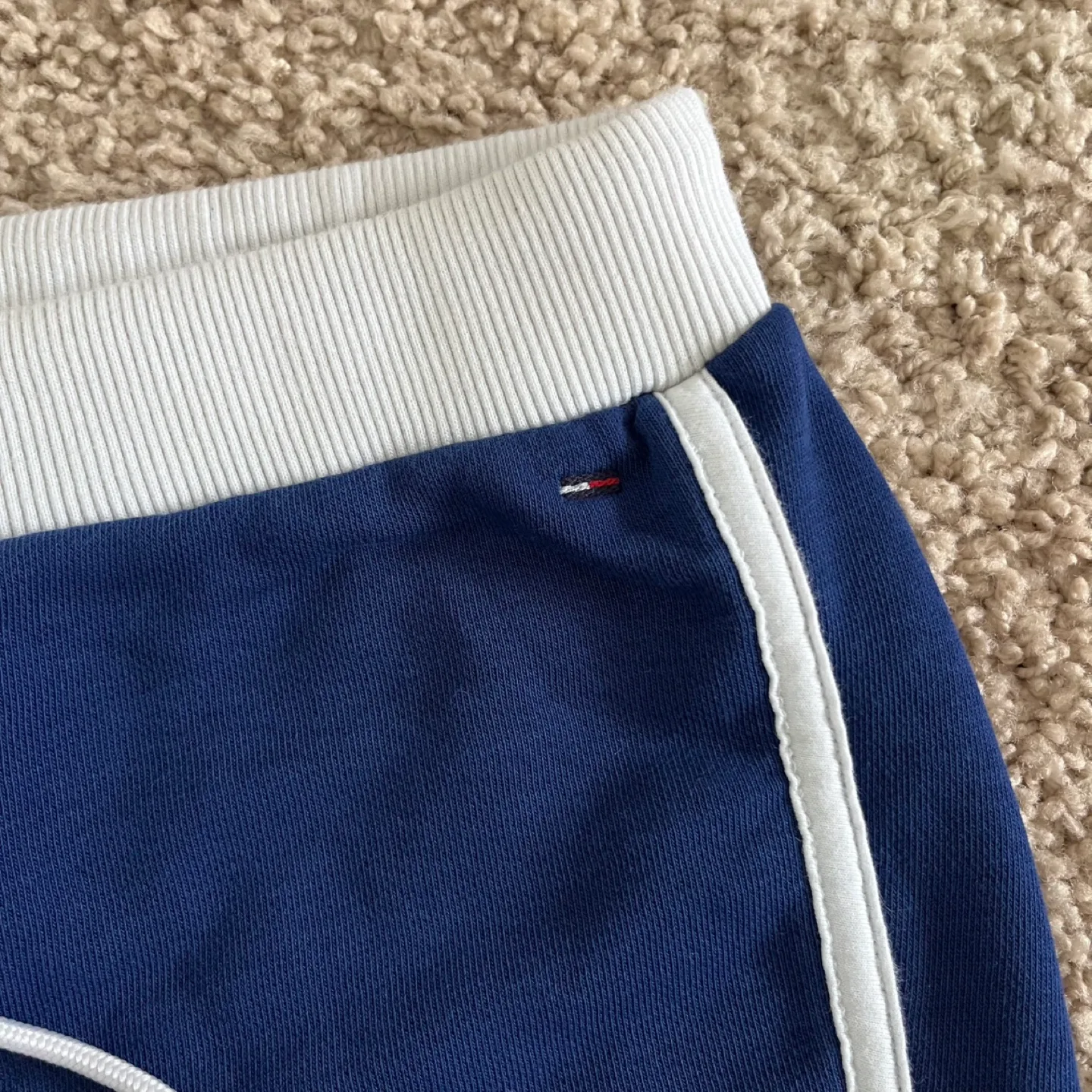 Vintage Tommy Hilfiger Red & Blue Retro Shorts Large image indicator(9)