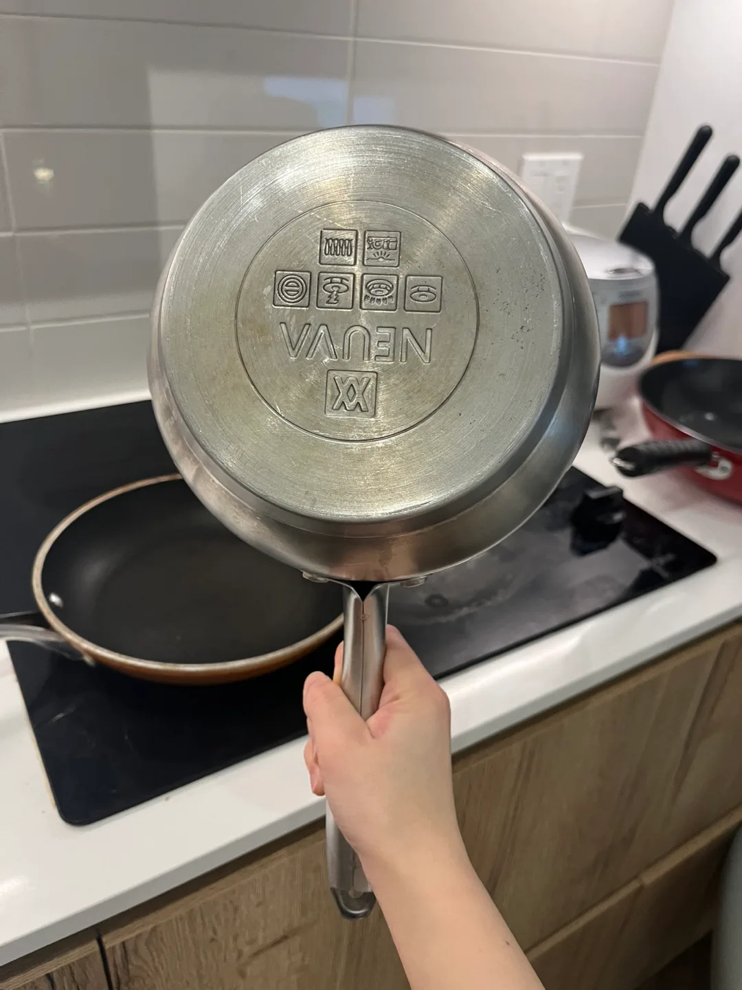 NEUVY Stainless Steel Saucepan with Lid image indicator(2)