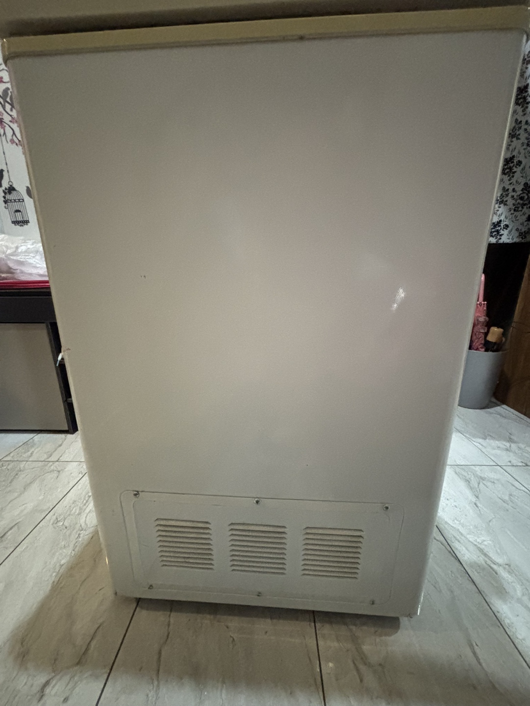 Whirlpool Compact Chest Freezer - photo 3