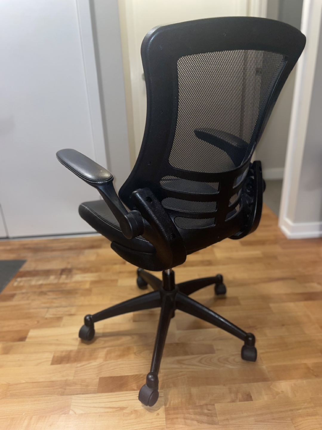 Black Mesh Office Chair with Leather Seat - photo 2