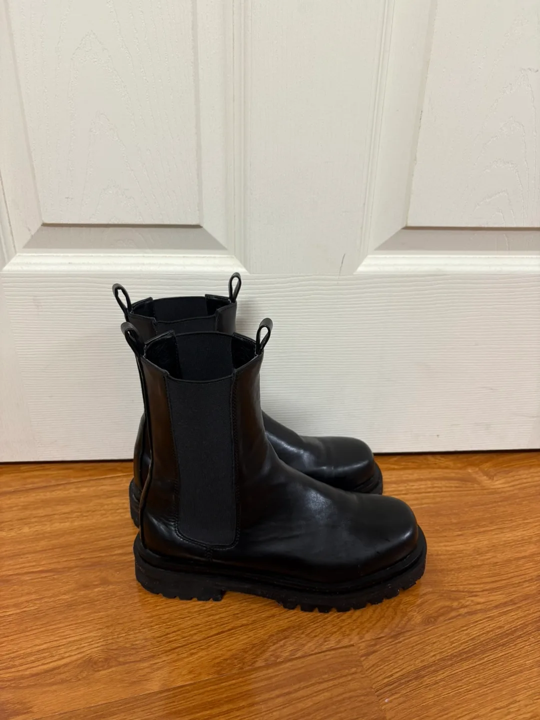 Black Leather Chelsea Boots - Size 6 image indicator(2)