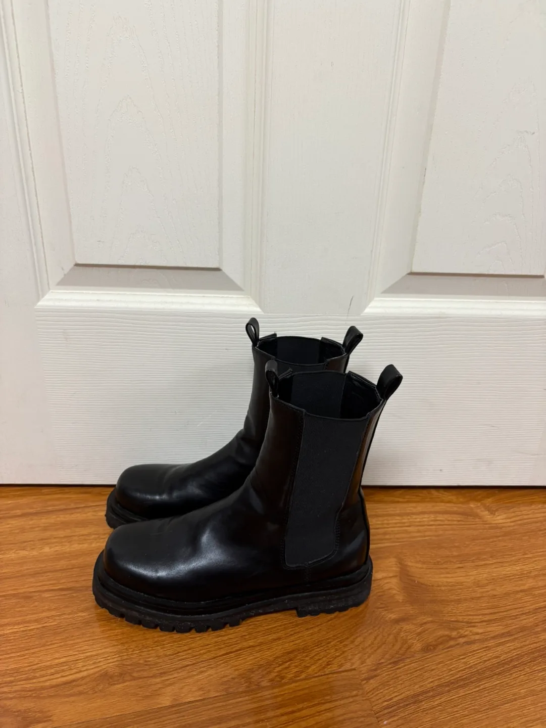 Black Leather Chelsea Boots - Size 6 image indicator(3)