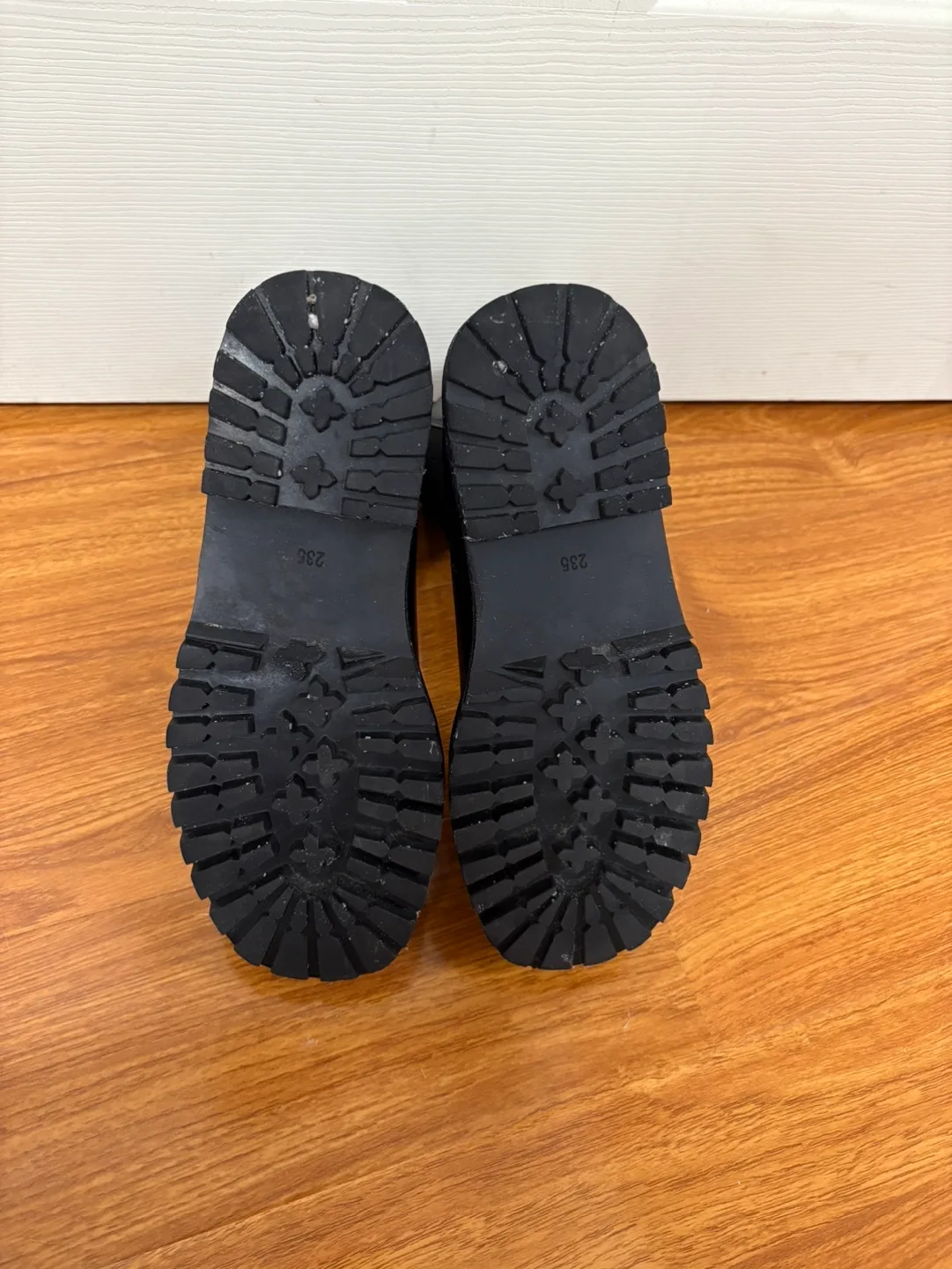 Black Leather Chelsea Boots - Size 6 image indicator(5)